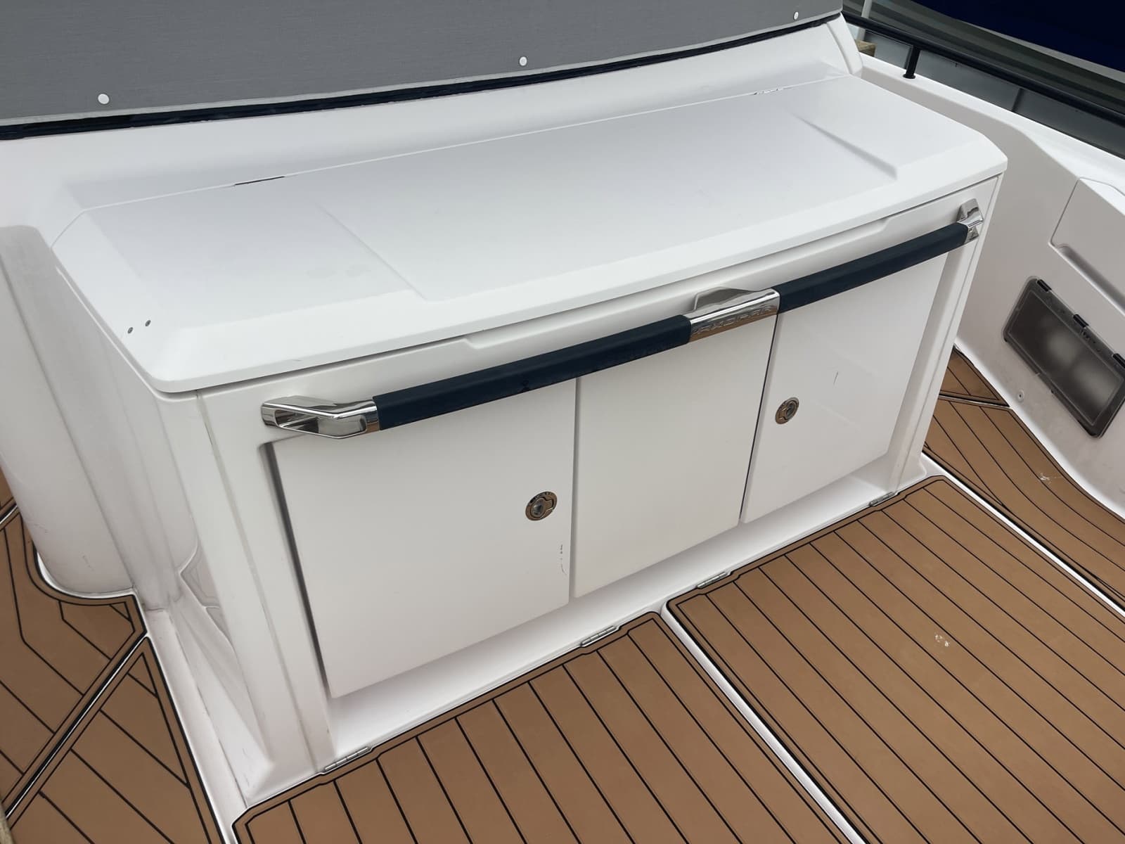 2021 Axopar 37 XC Cross Cabin