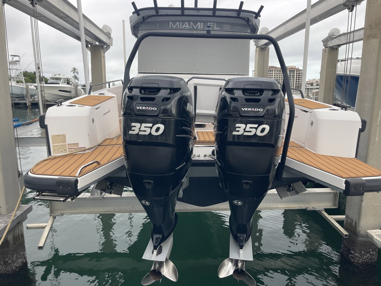 2021 Axopar 37 XC Cross Cabin