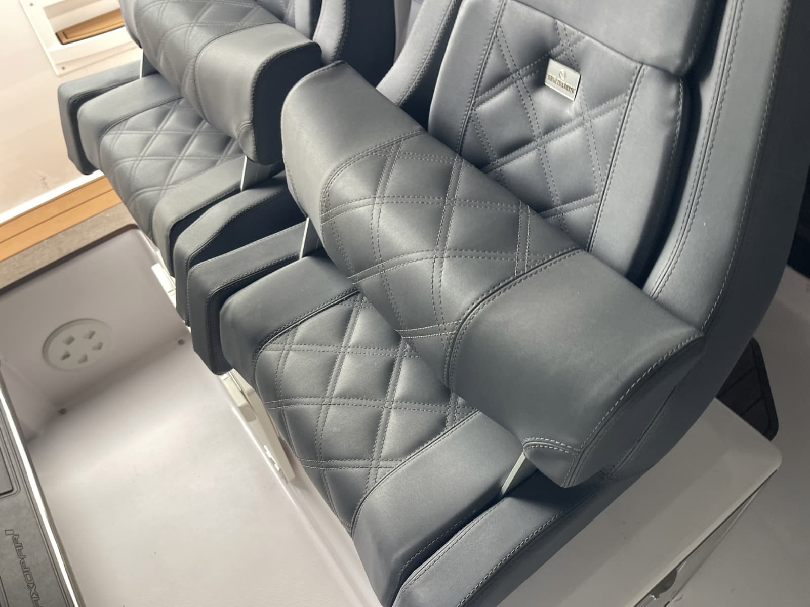 2021 Axopar 37 XC Cross Cabin