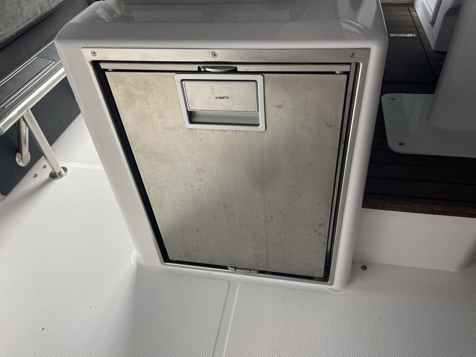 2021 Axopar 37 XC Cross Cabin
