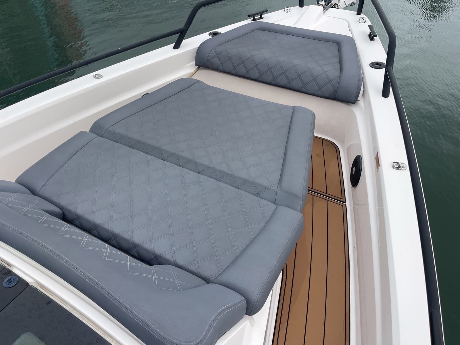 2021 Axopar 37 XC Cross Cabin