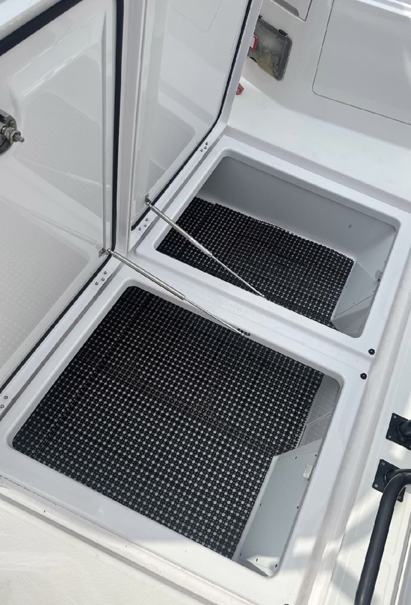2021 Axopar 37 XC Cross Cabin