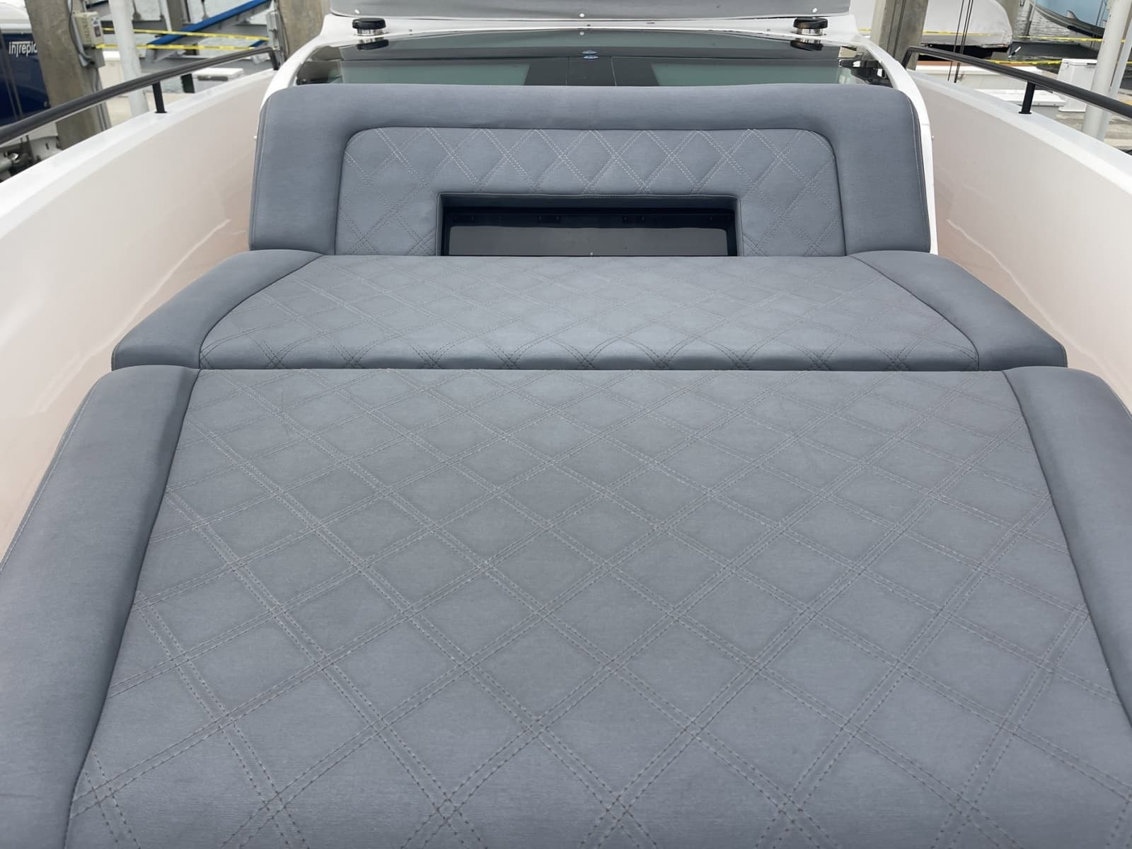 2021 Axopar 37 XC Cross Cabin