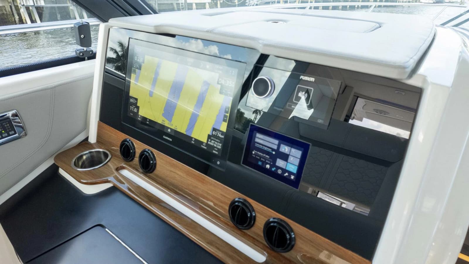 2022 Tiara Yachts 43 LE