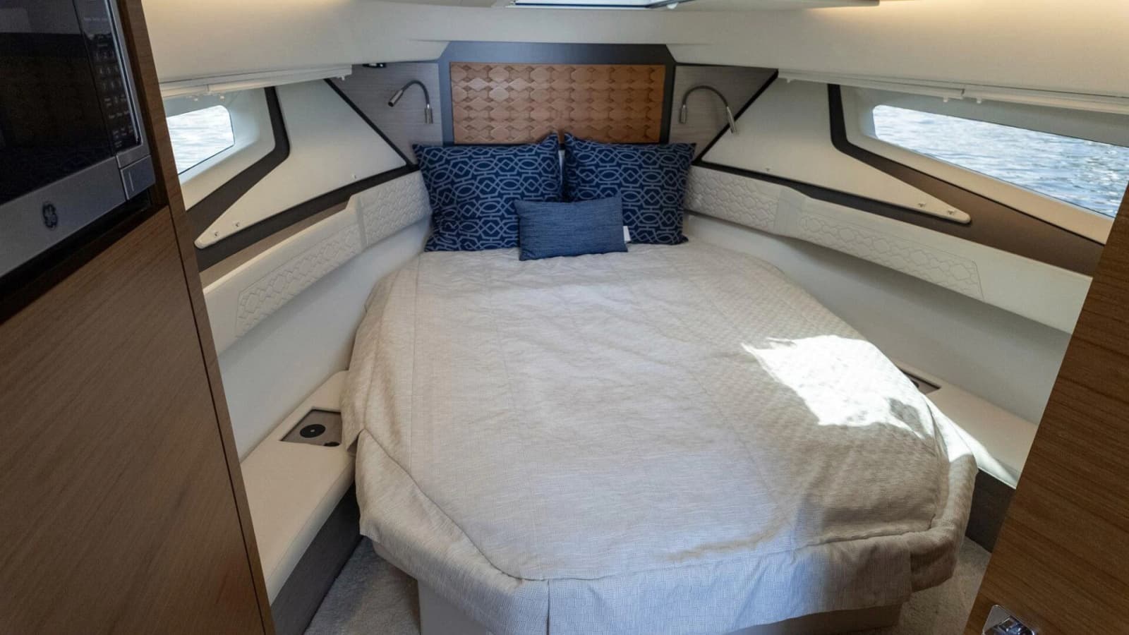 2022 Tiara Yachts 43 LE