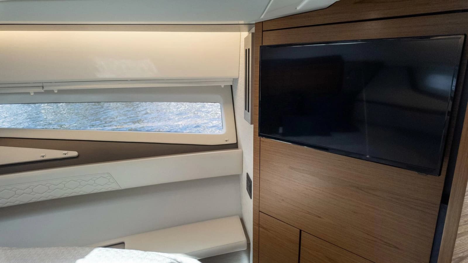 2022 Tiara Yachts 43 LE