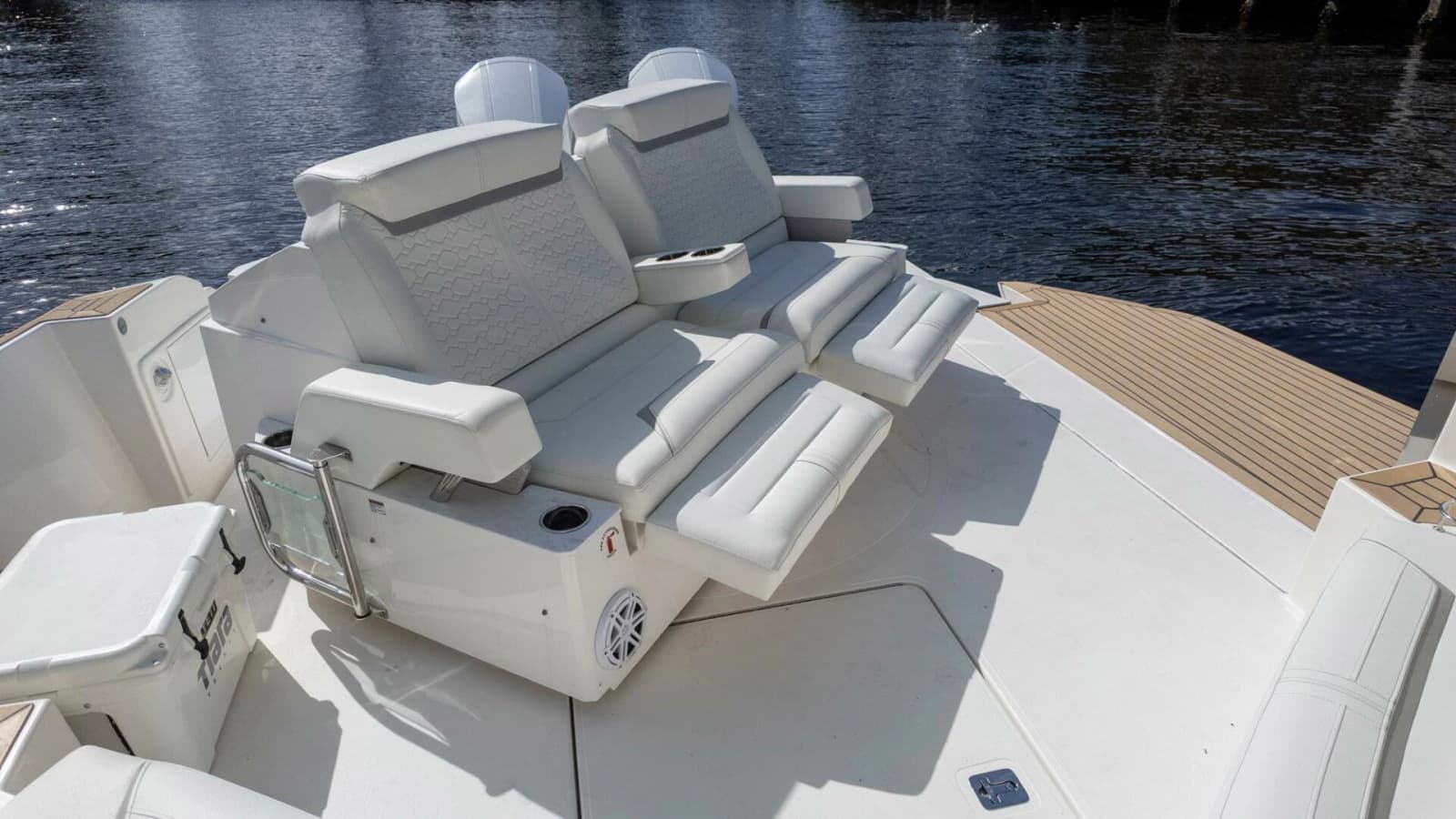 2022 Tiara Yachts 43 LE