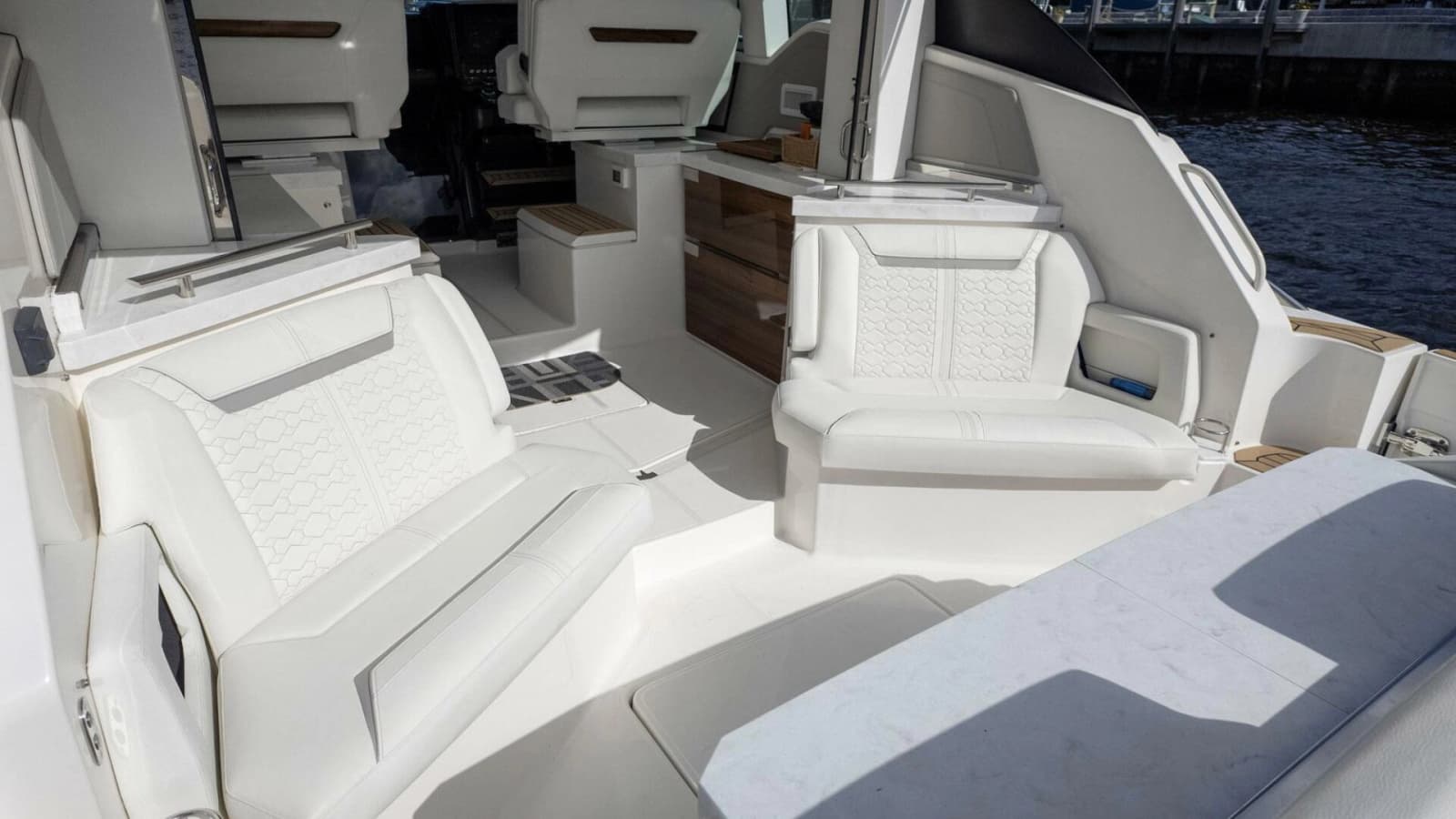 2022 Tiara Yachts 43 LE