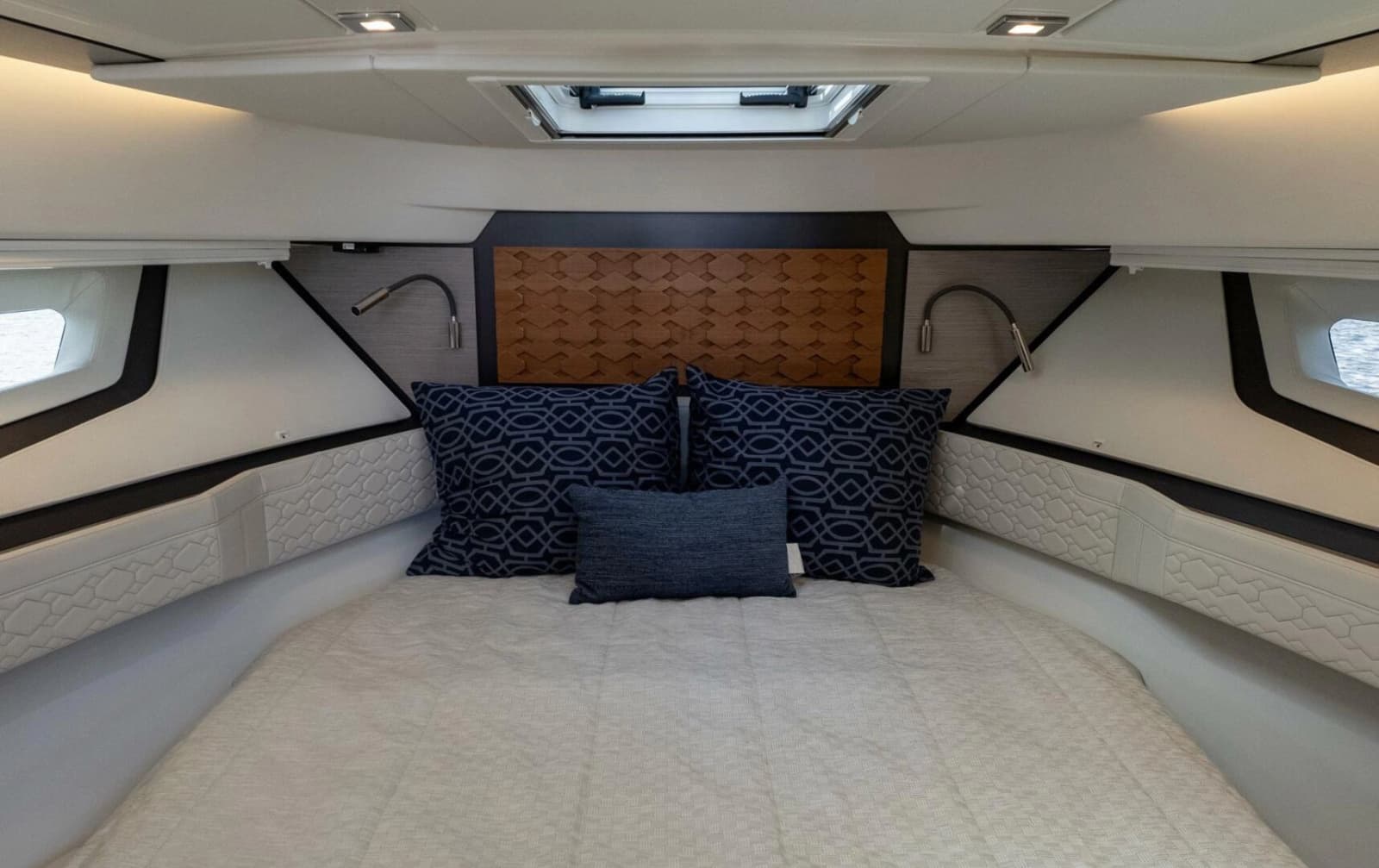 2022 Tiara Yachts 43 LE