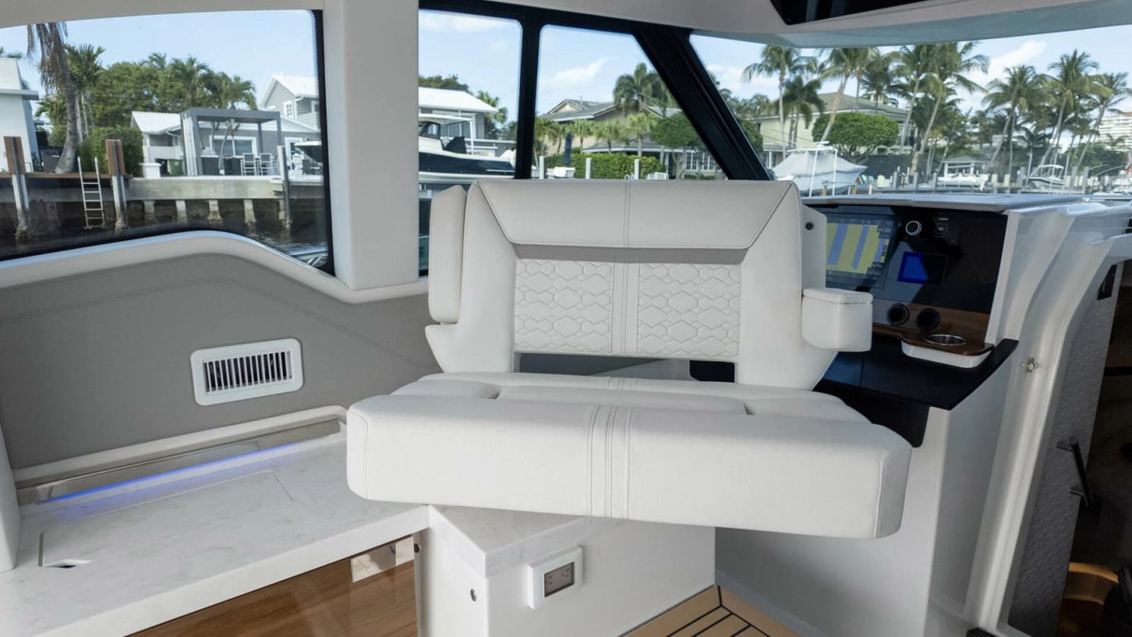 2022 Tiara Yachts 43 LE
