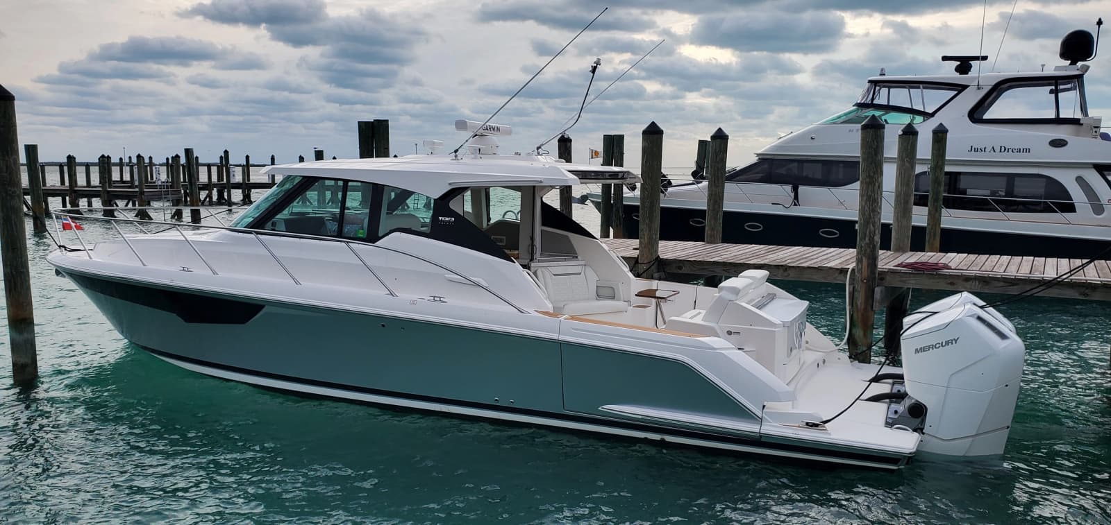 2022 Tiara Yachts 43 LE