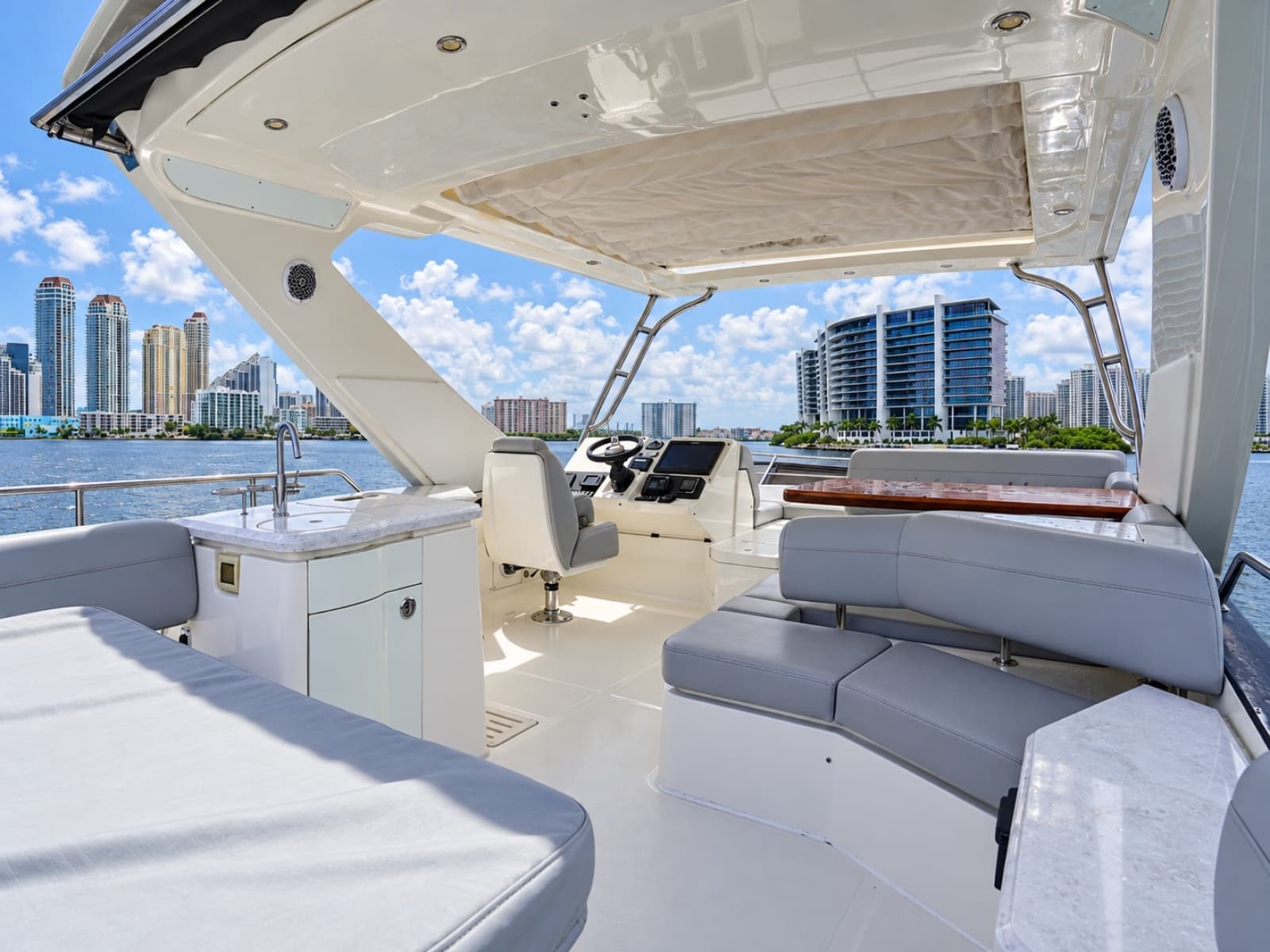 2016 Sea Ray L650 Fly