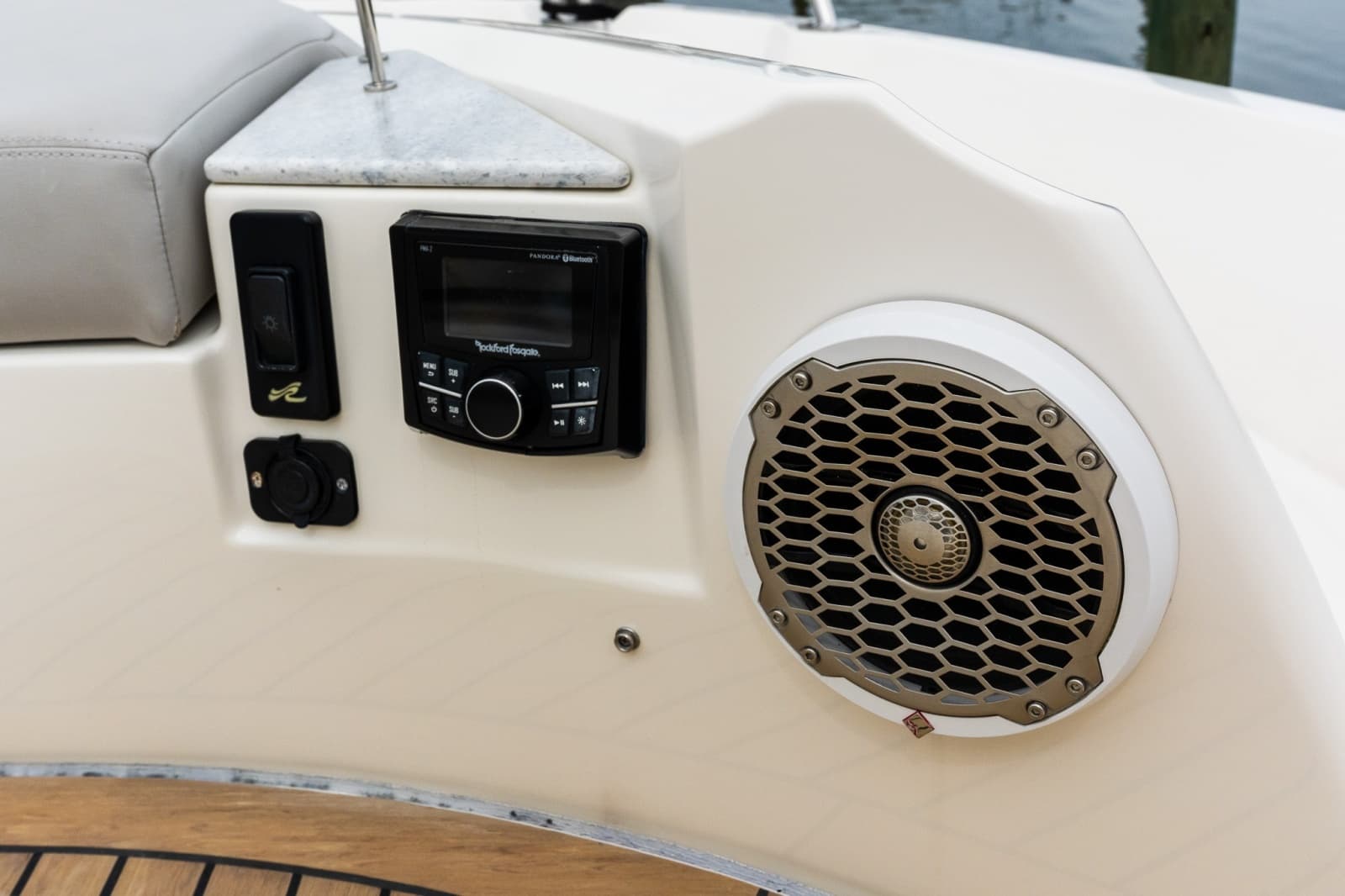 2018 Sea Ray L550