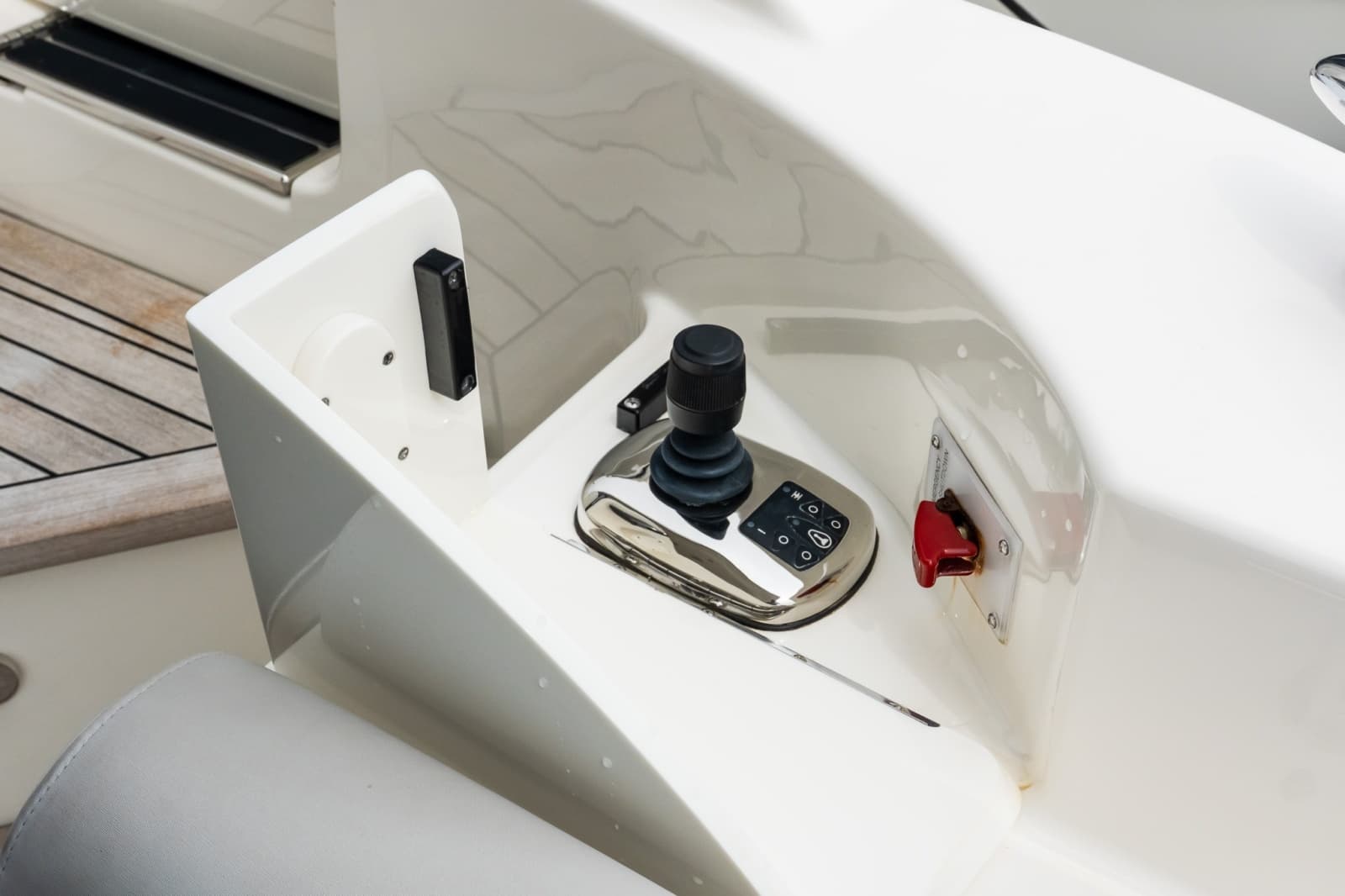 2018 Sea Ray L550
