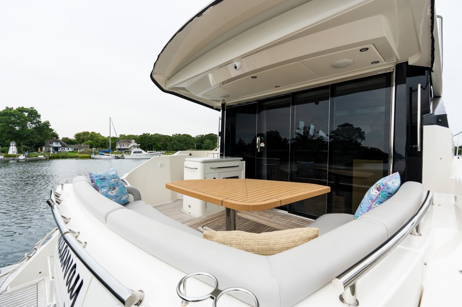2018 Sea Ray L550