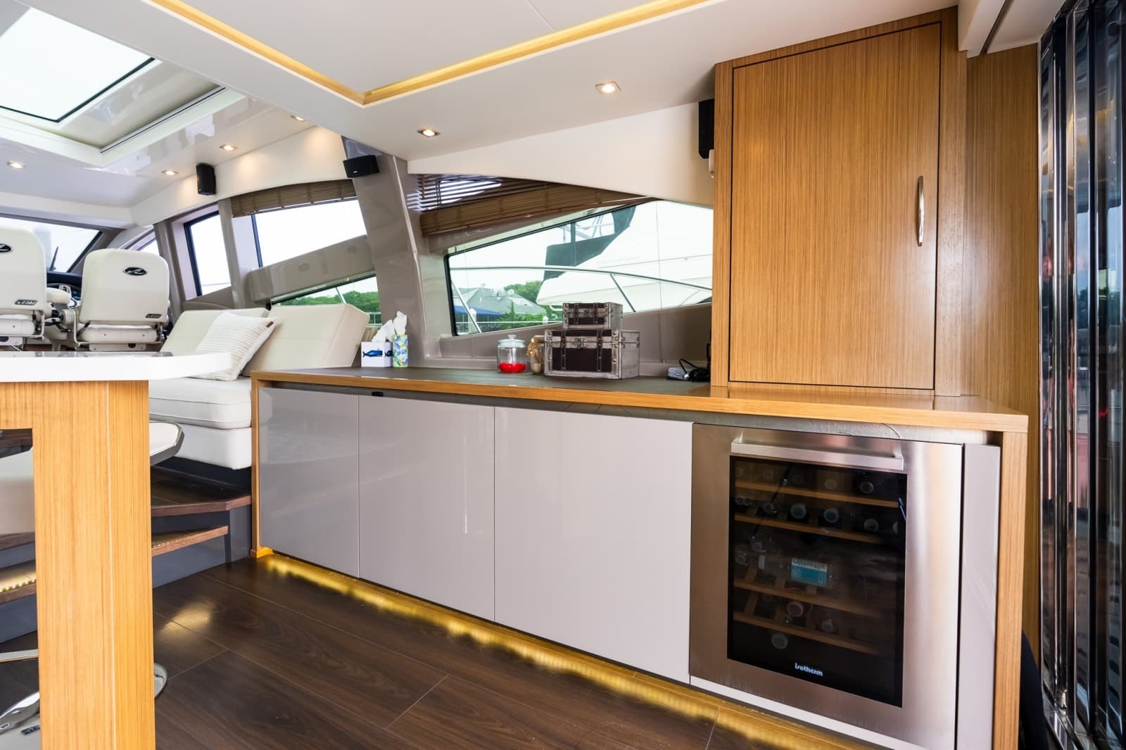 2018 Sea Ray L550
