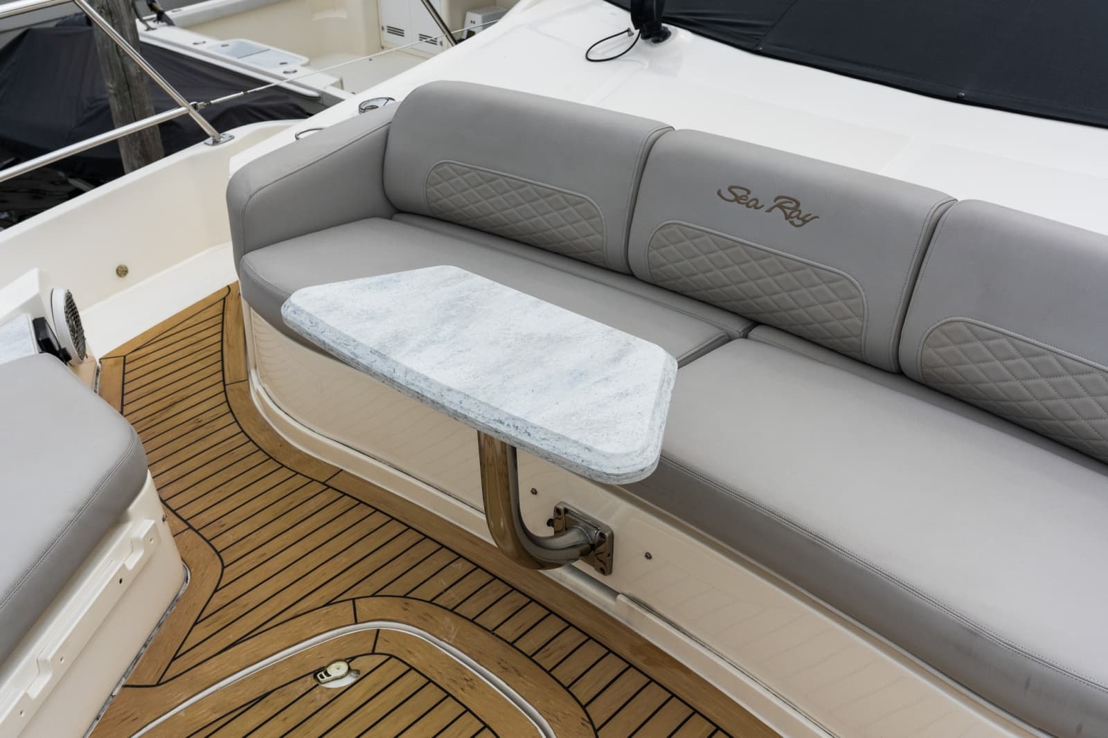 2018 Sea Ray L550