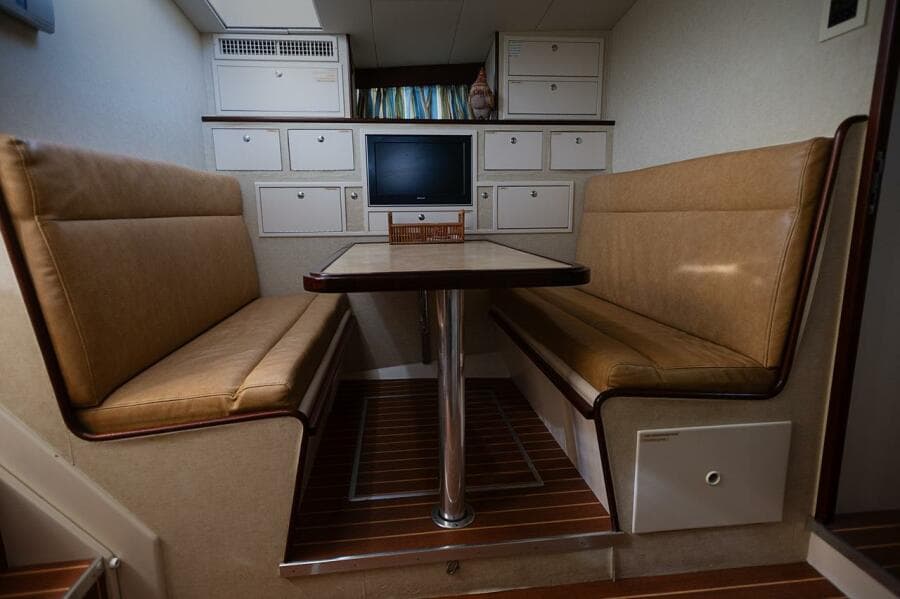 1969 Derecktor Hunt Motor Yacht
