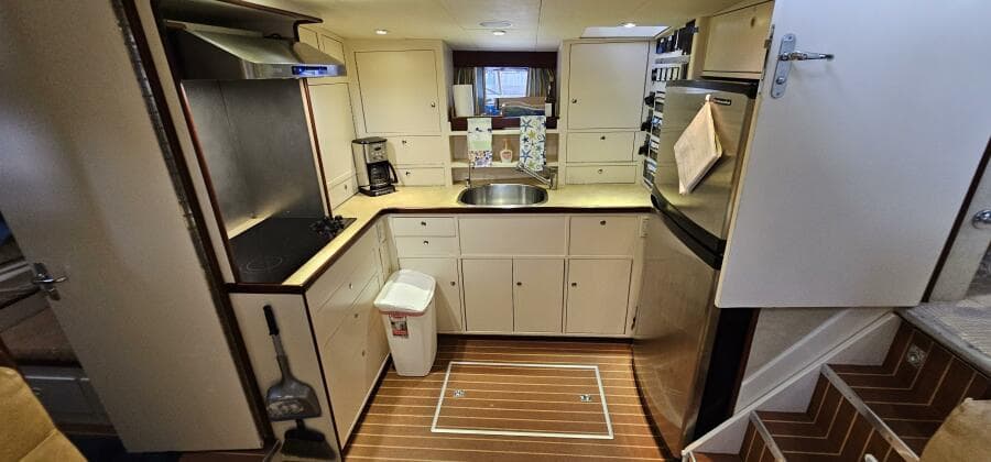 1969 Derecktor Hunt Motor Yacht