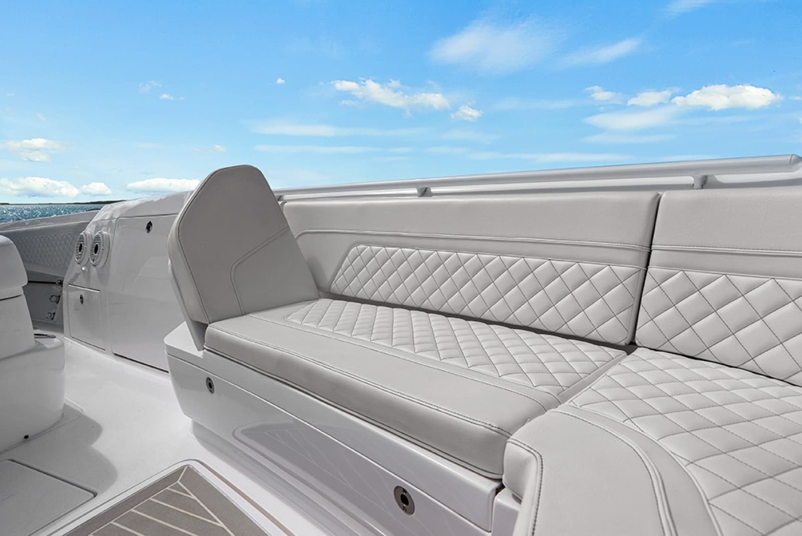 Port bow tilting seat