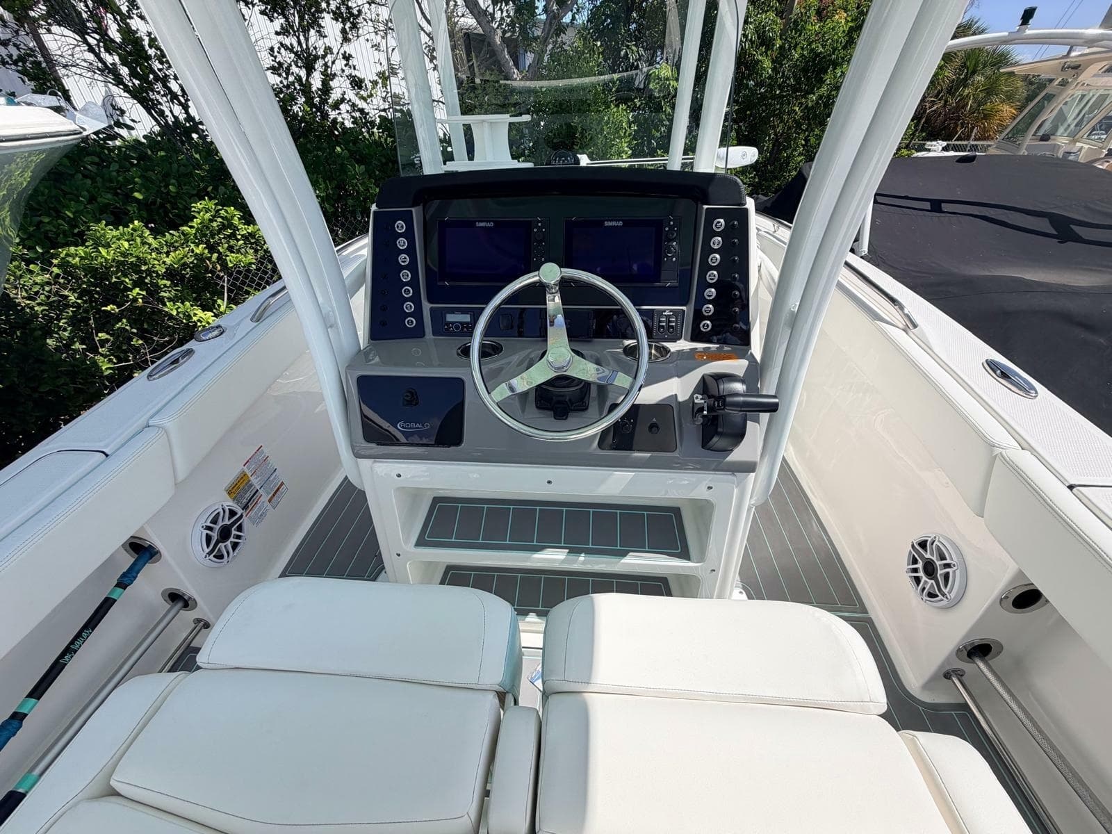 2023 Robalo R230