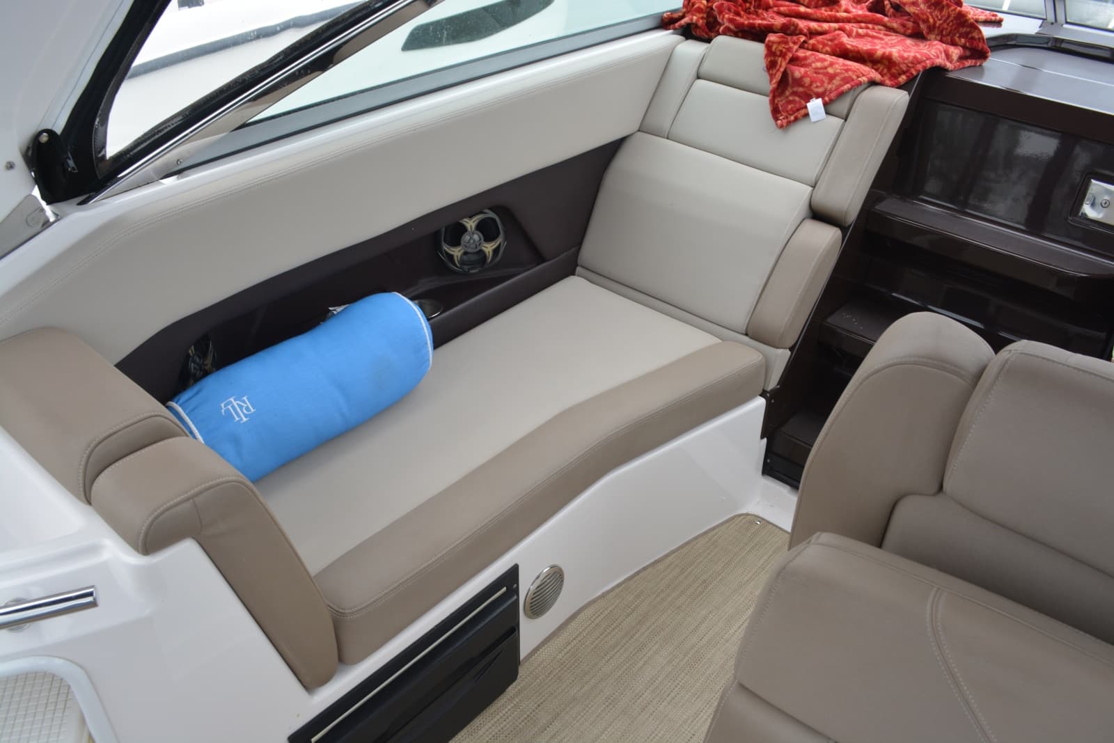 2014 Regal 28 Express