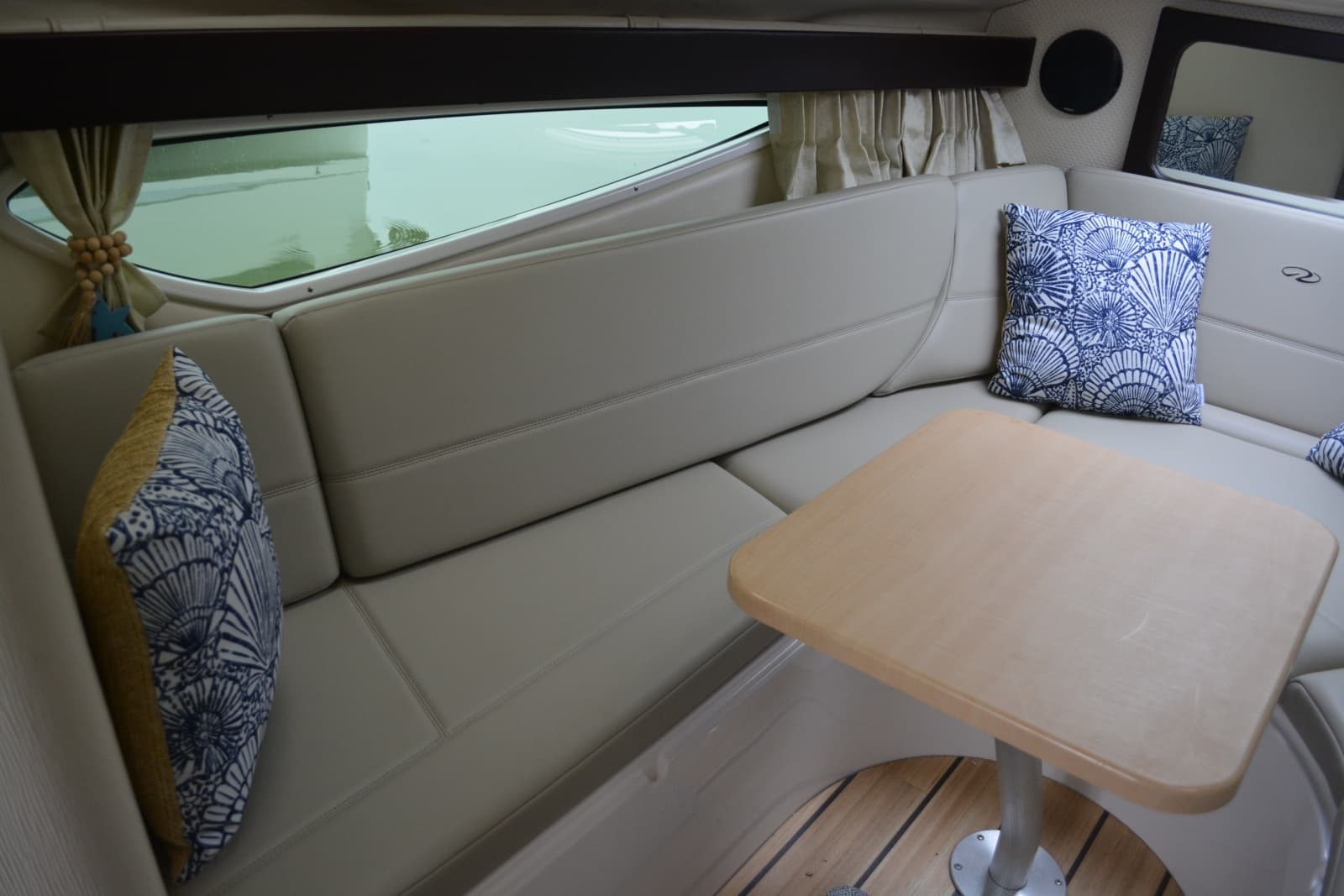 2014 Regal 28 Express