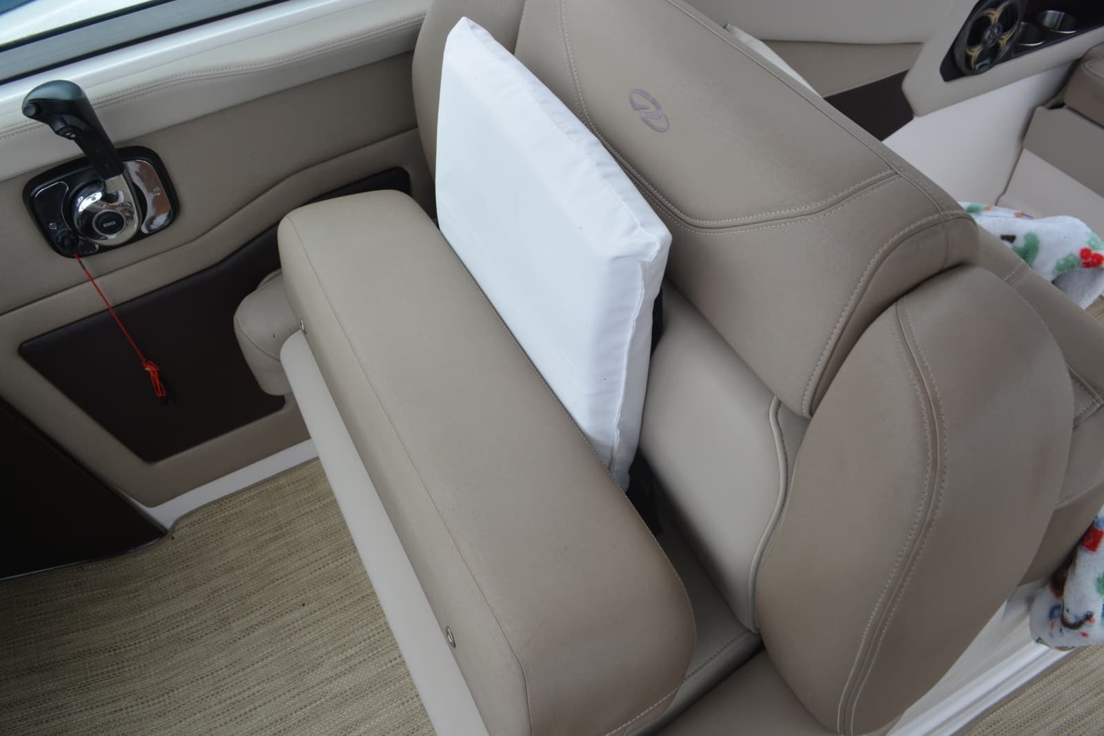 2014 Regal 28 Express