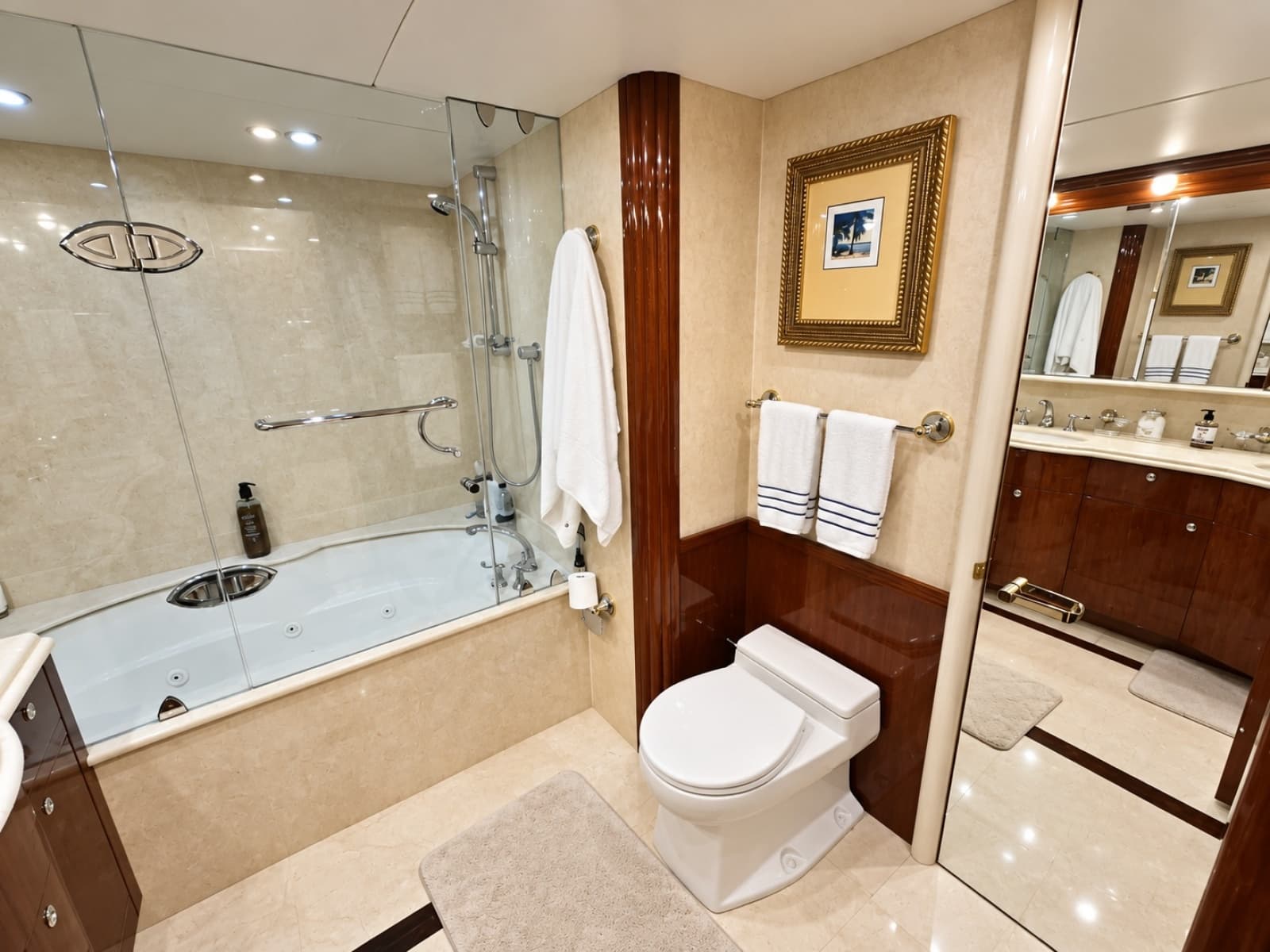 2002 Lazzara Yachts 80 Skylounge