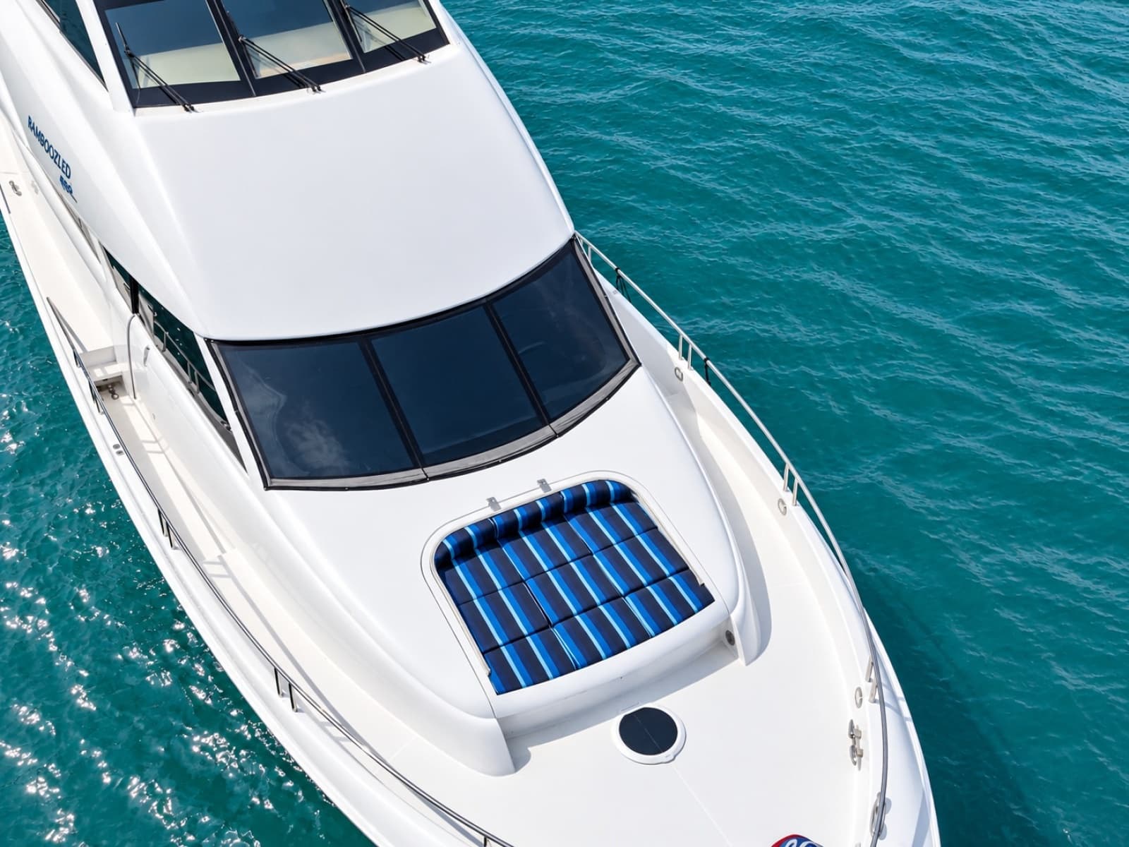 2002 Lazzara Yachts 80 Skylounge