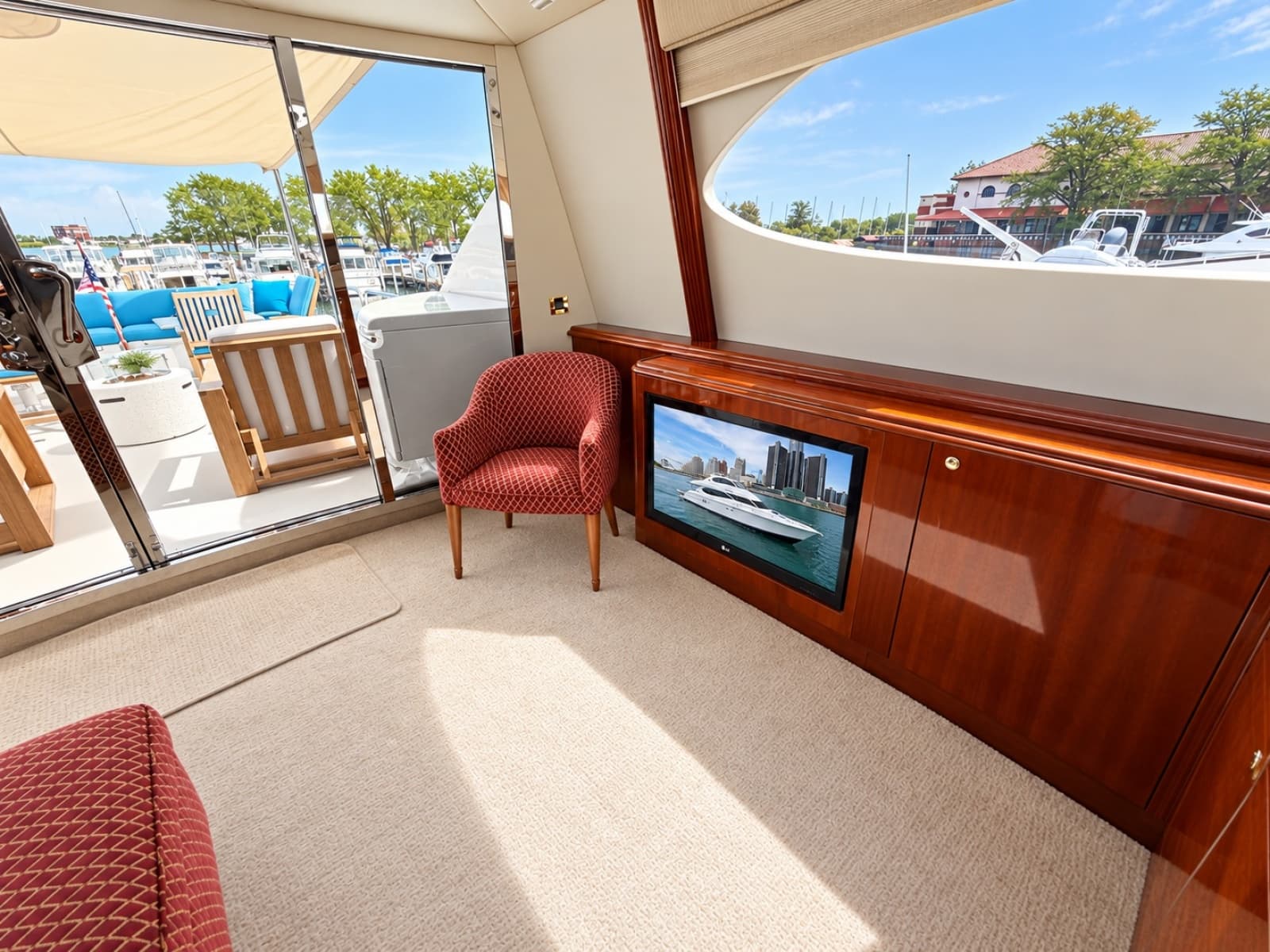 2002 Lazzara Yachts 80 Skylounge