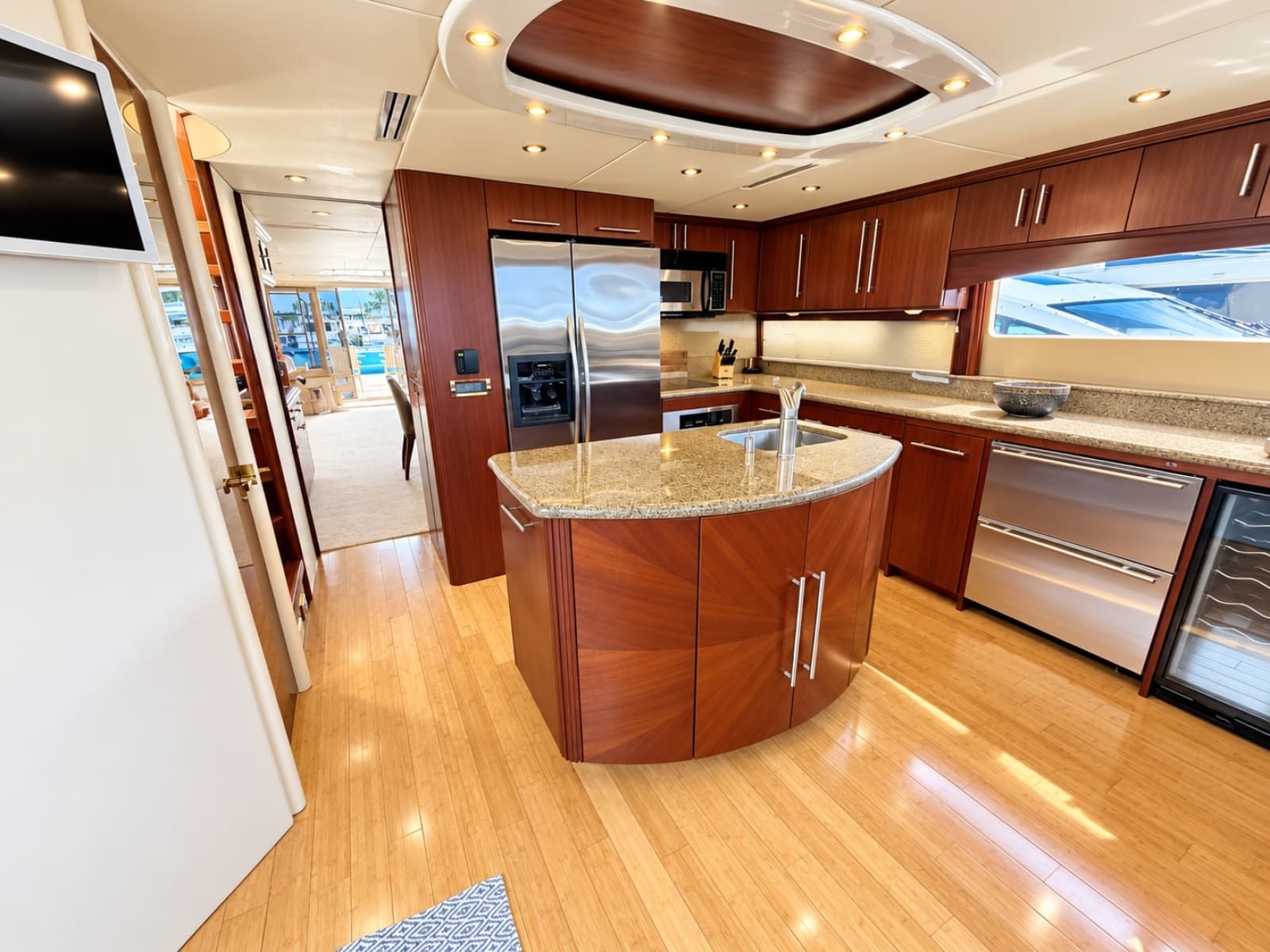 2002 Lazzara Yachts 80 Skylounge