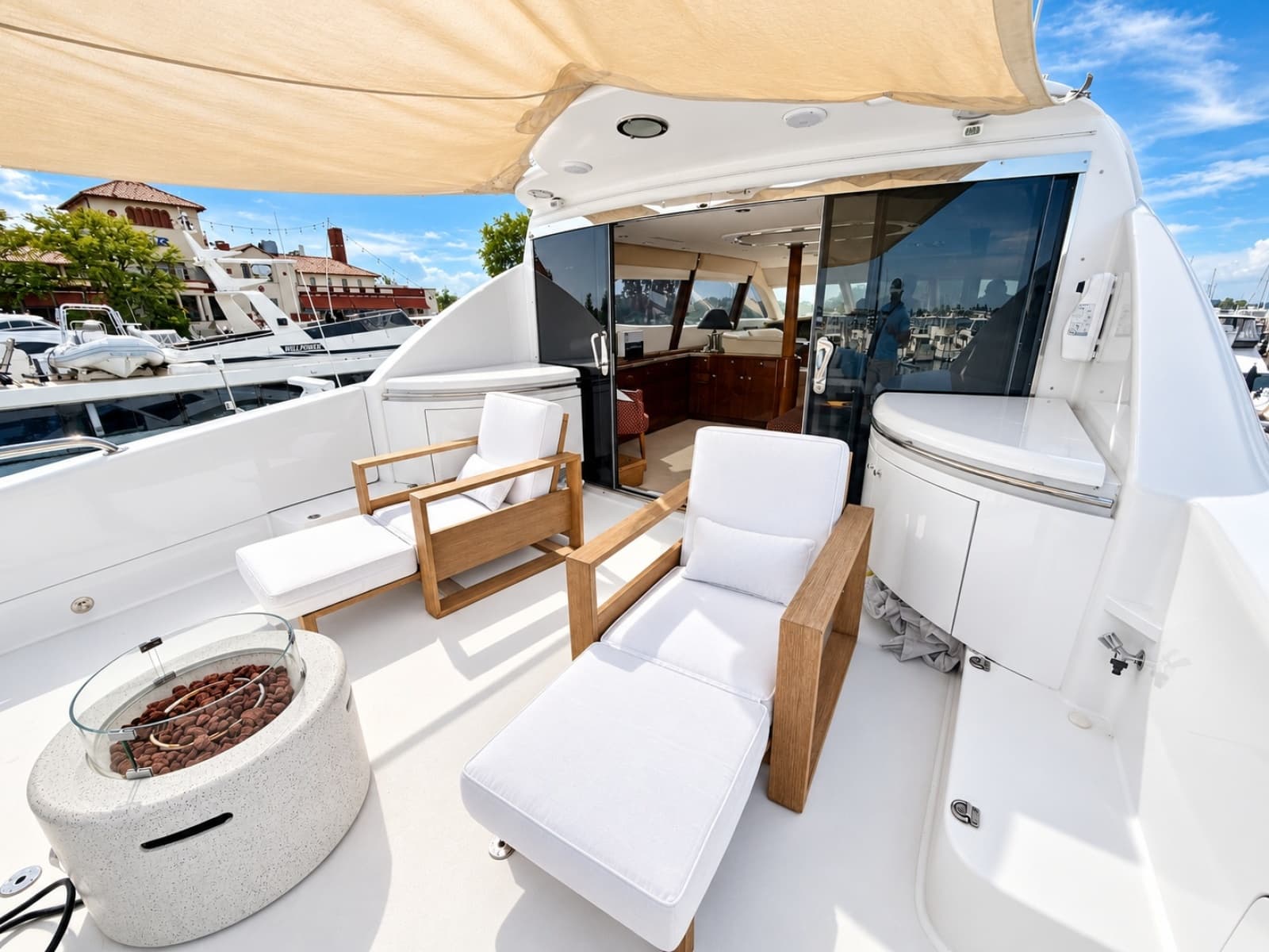 2002 Lazzara Yachts 80 Skylounge