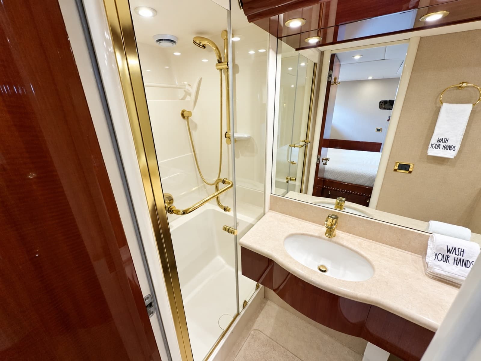 2002 Lazzara Yachts 80 Skylounge
