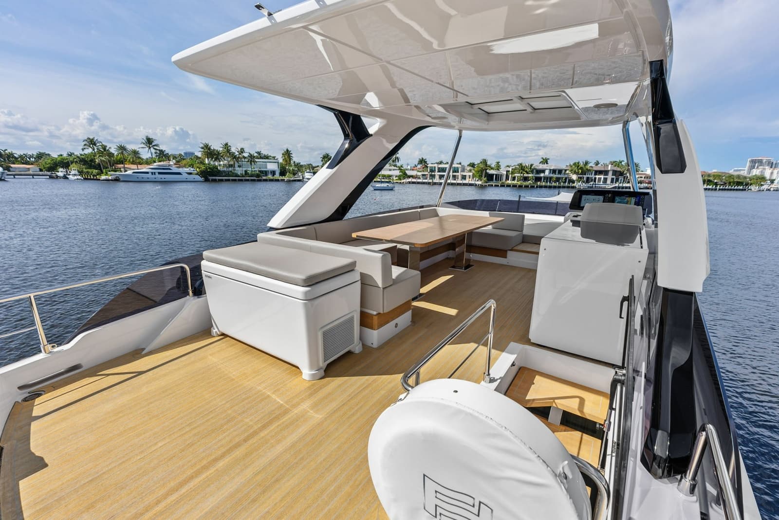 2026 Ferretti Yachts 670