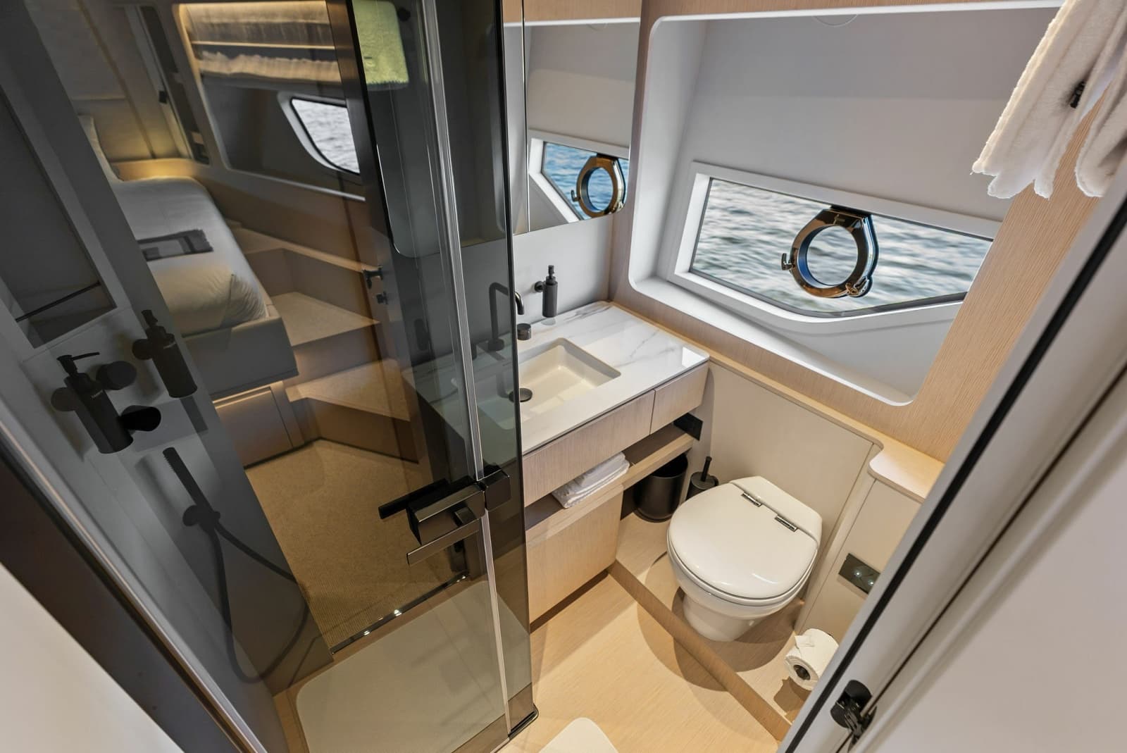 2026 Ferretti Yachts 670
