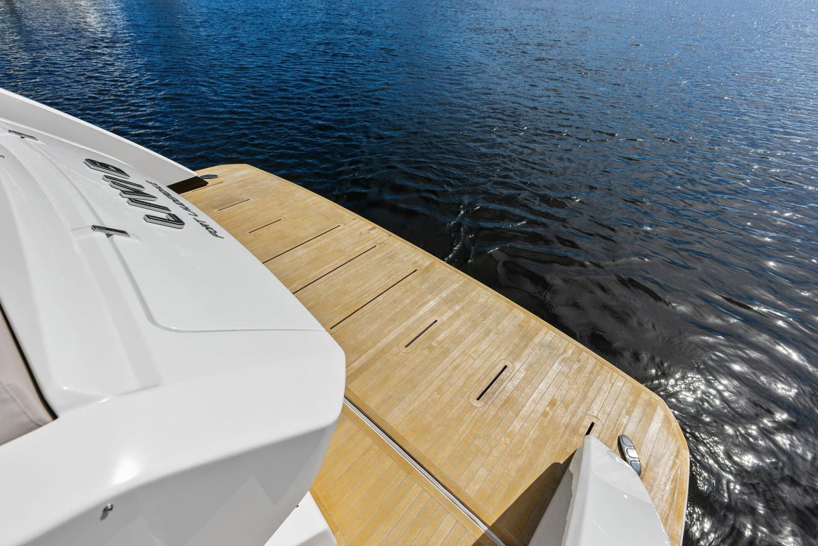 2026 Ferretti Yachts 670