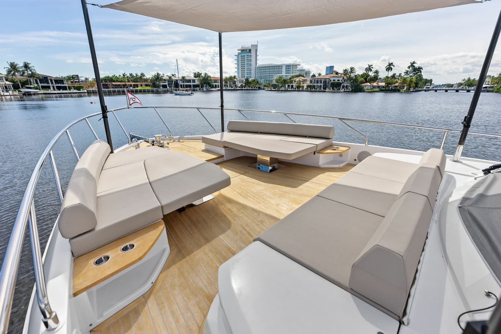 2026 Ferretti Yachts 670