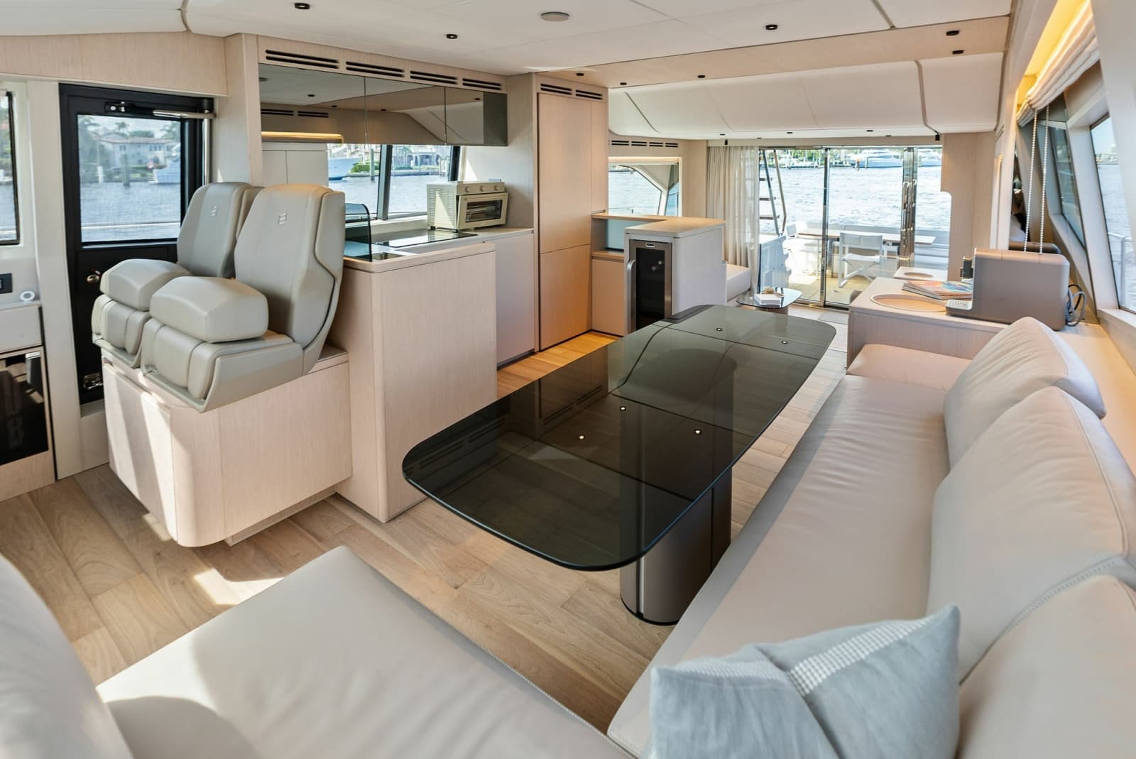 2026 Ferretti Yachts 670