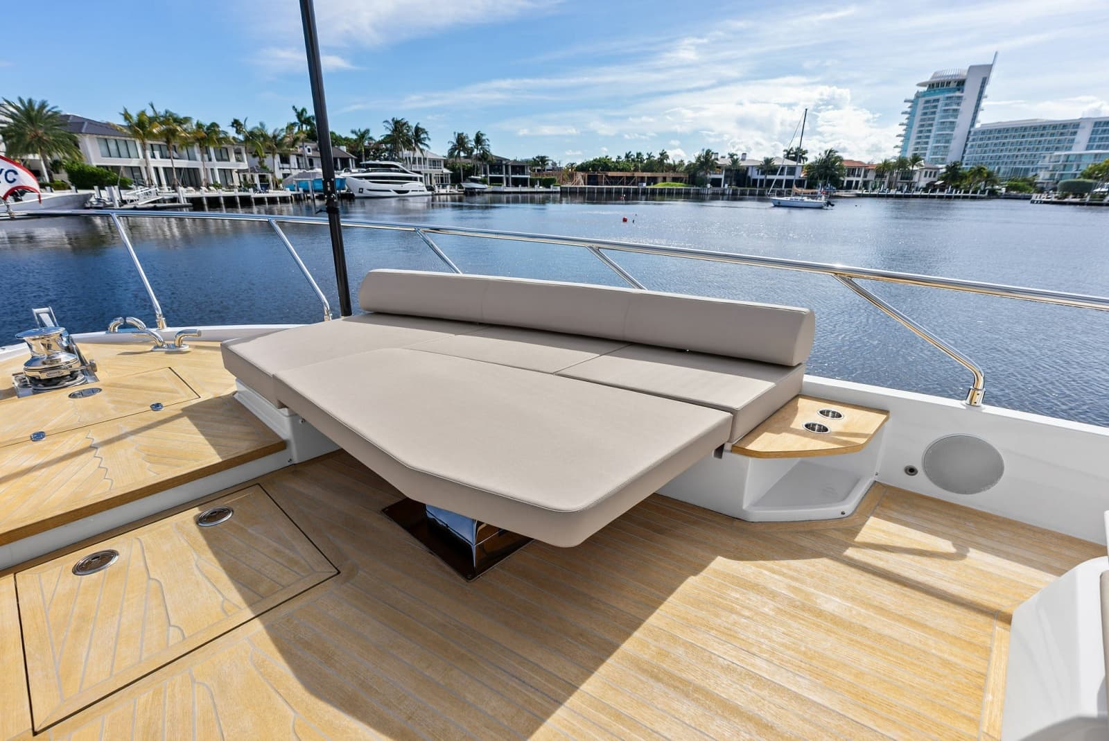 2026 Ferretti Yachts 670