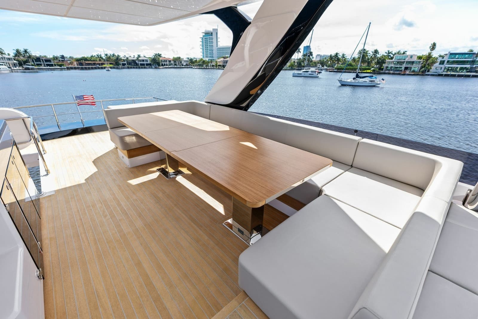 2026 Ferretti Yachts 670
