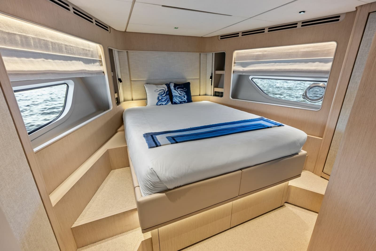 2026 Ferretti Yachts 670
