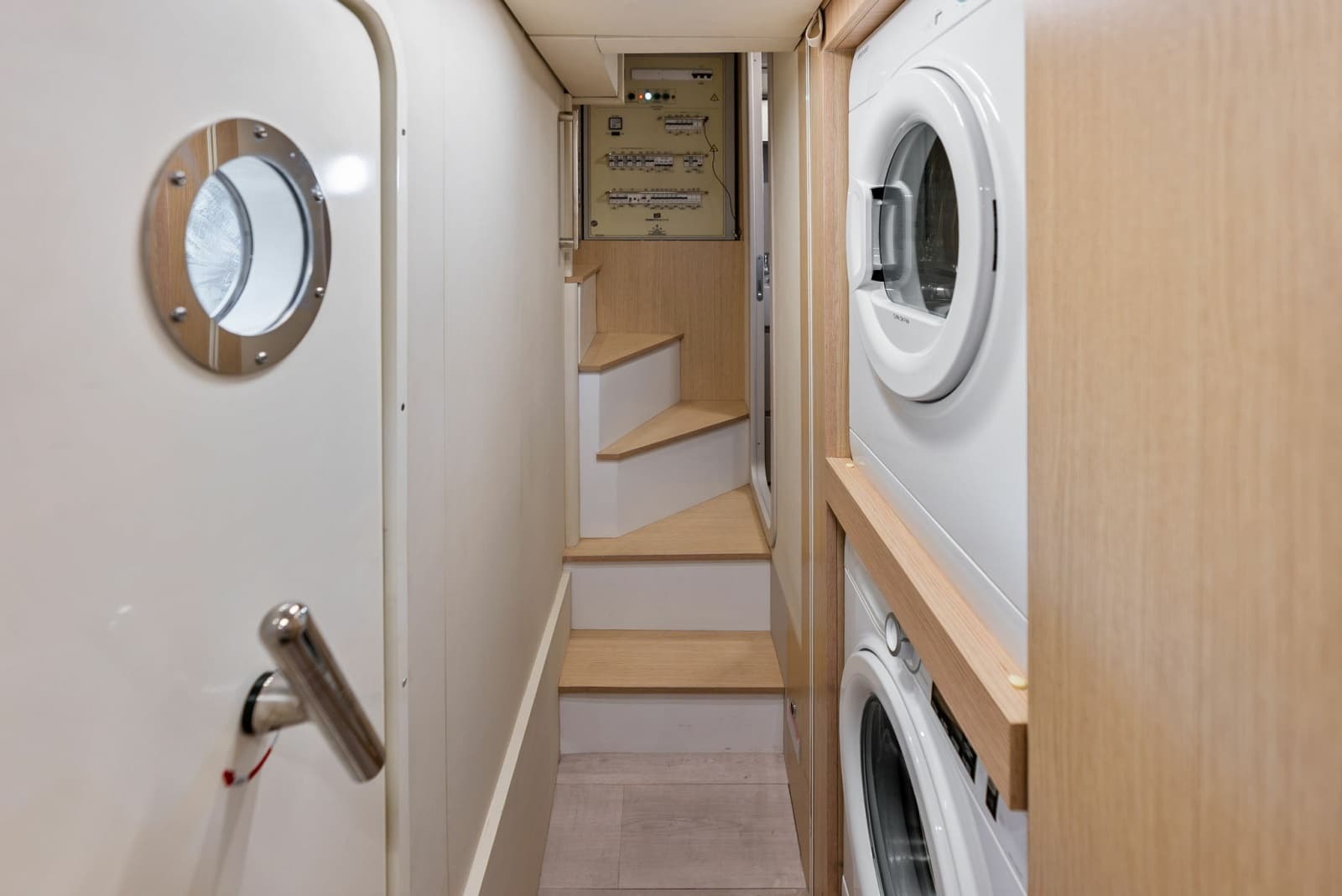 2026 Ferretti Yachts 670