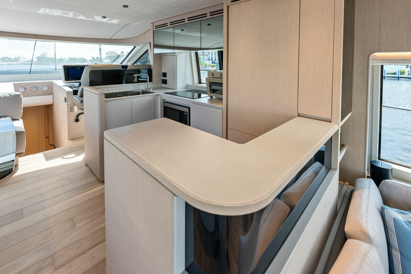 2026 Ferretti Yachts 670
