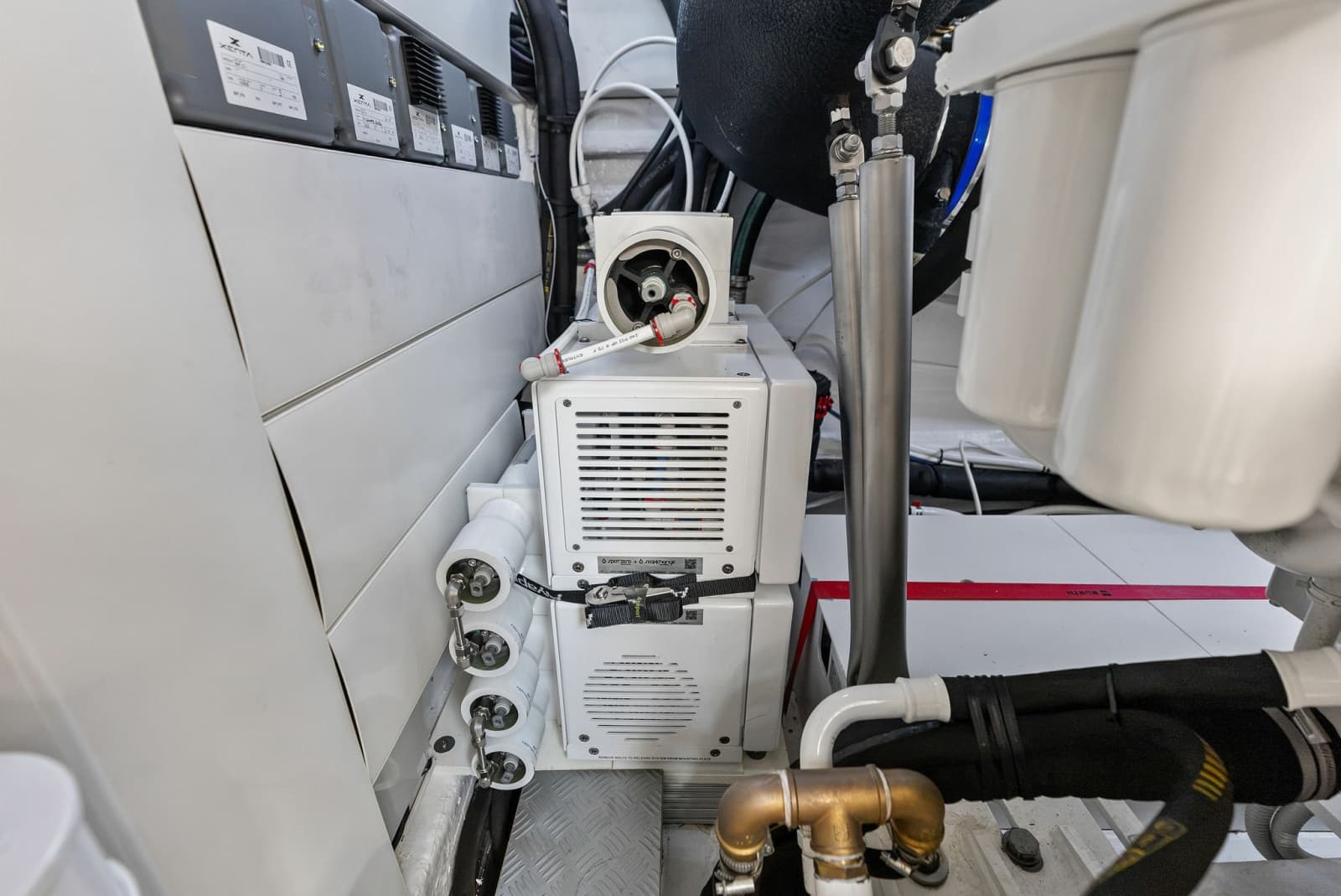 2026 Ferretti Yachts 670