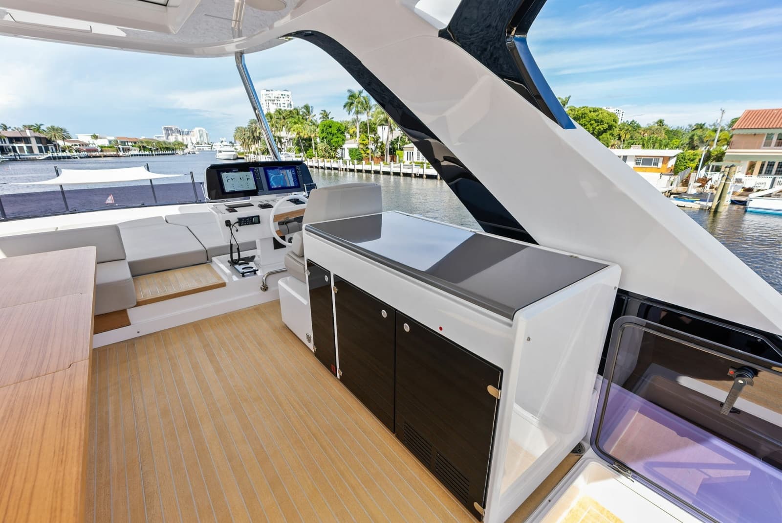 2026 Ferretti Yachts 670