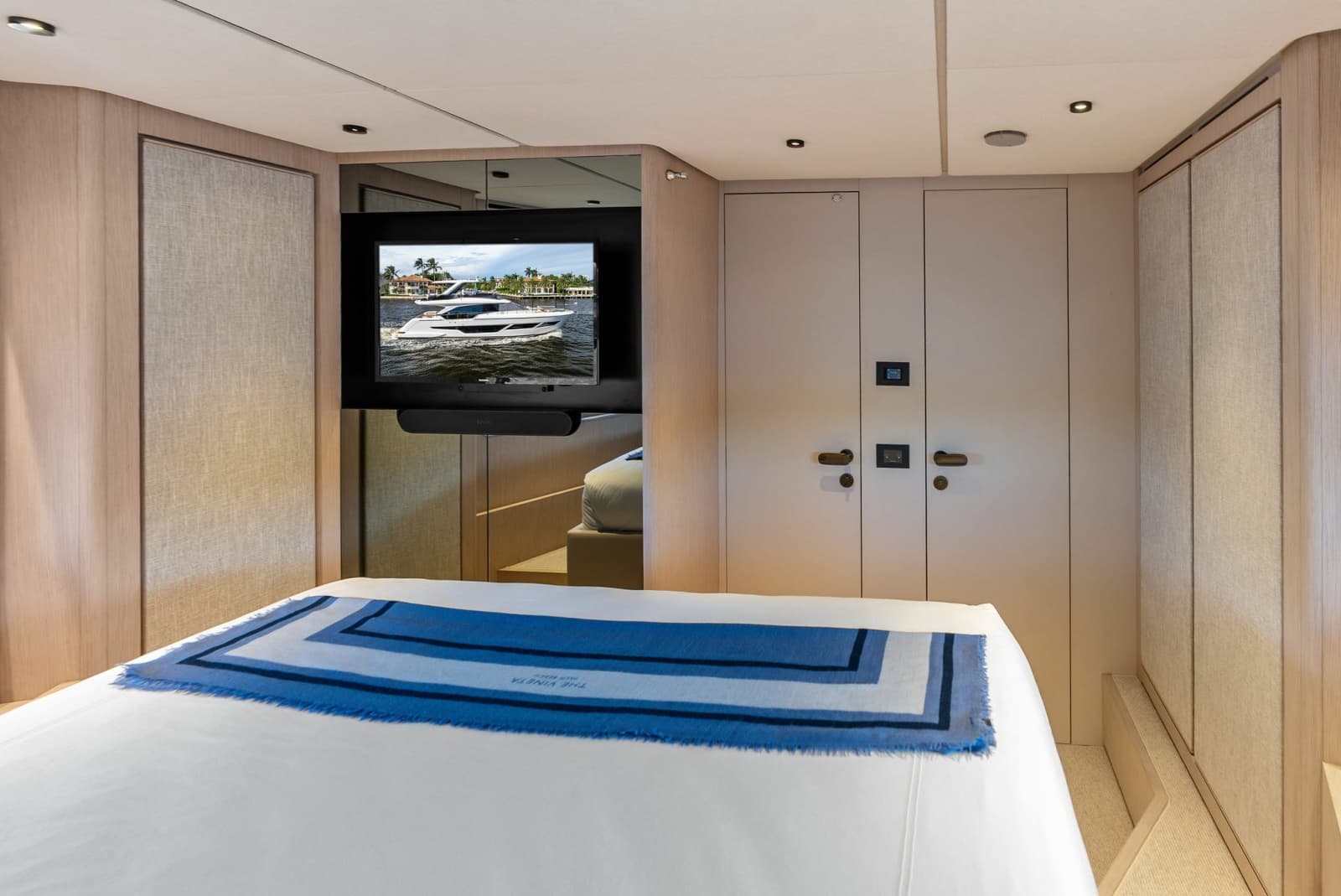 2026 Ferretti Yachts 670