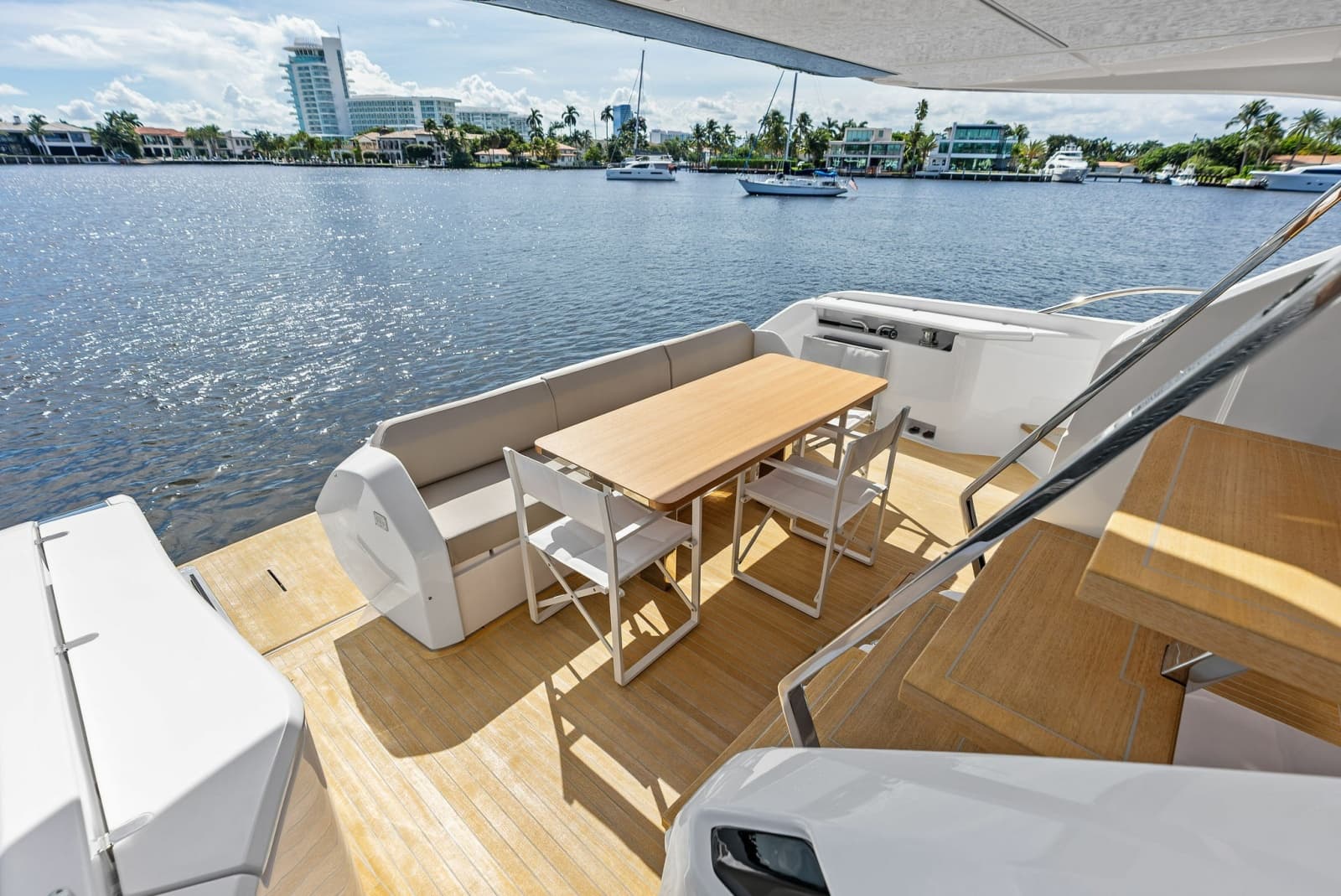 2026 Ferretti Yachts 670