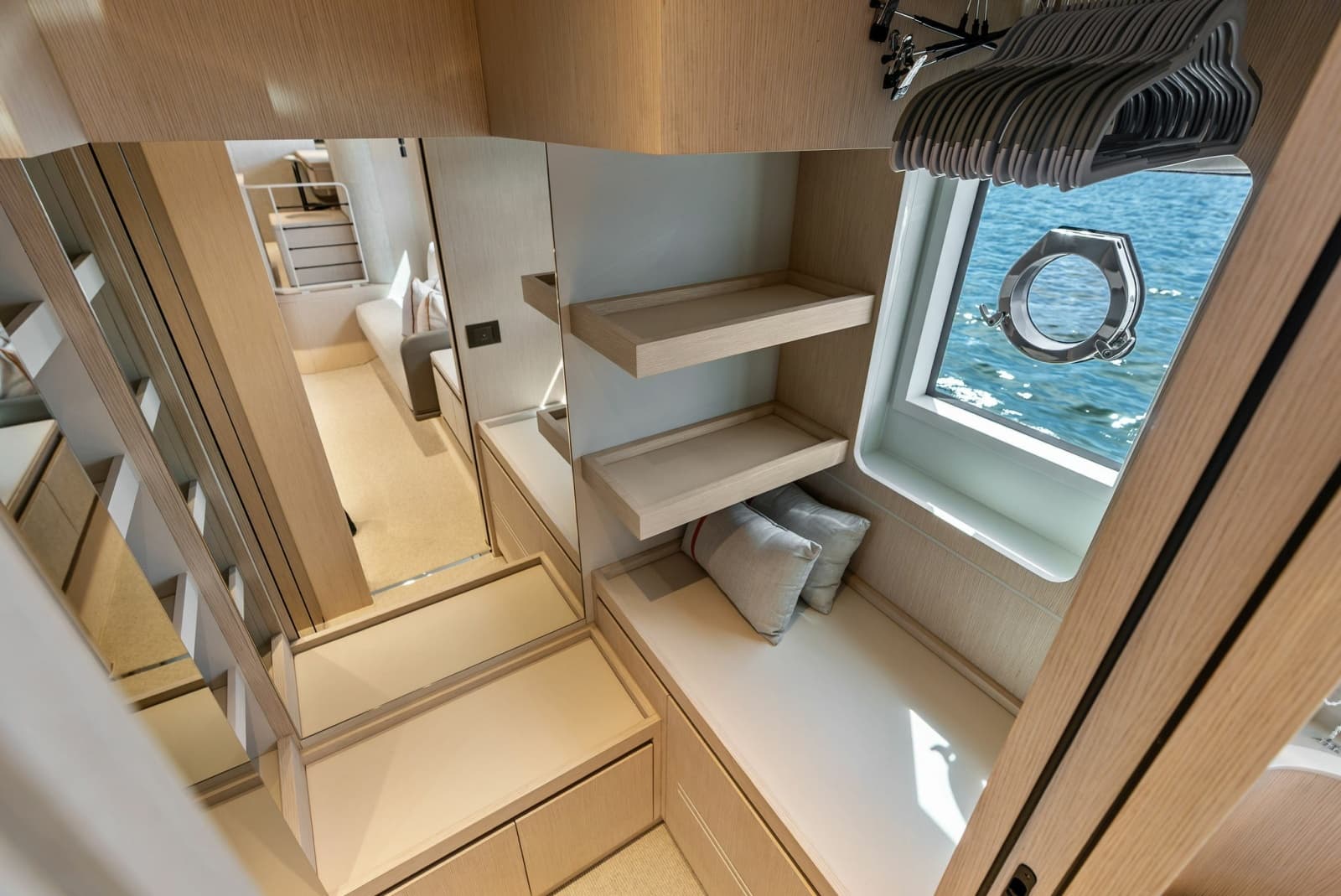 2026 Ferretti Yachts 670