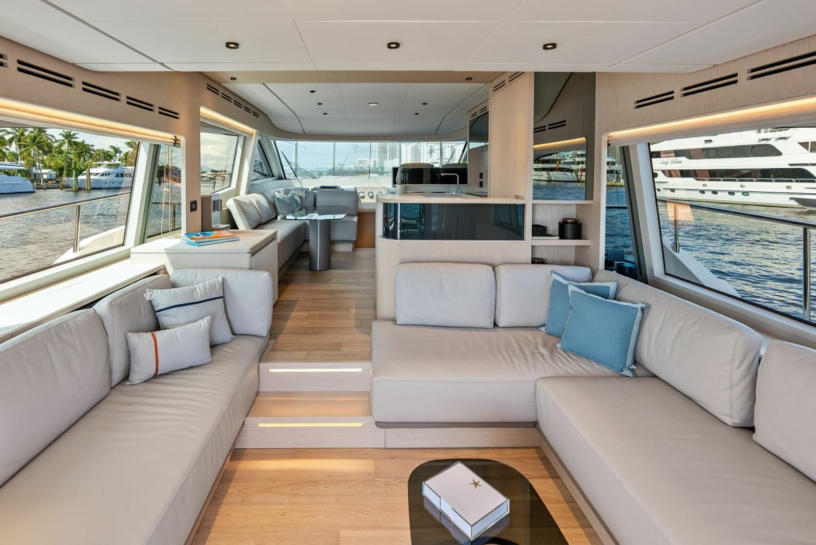 2026 Ferretti Yachts 670